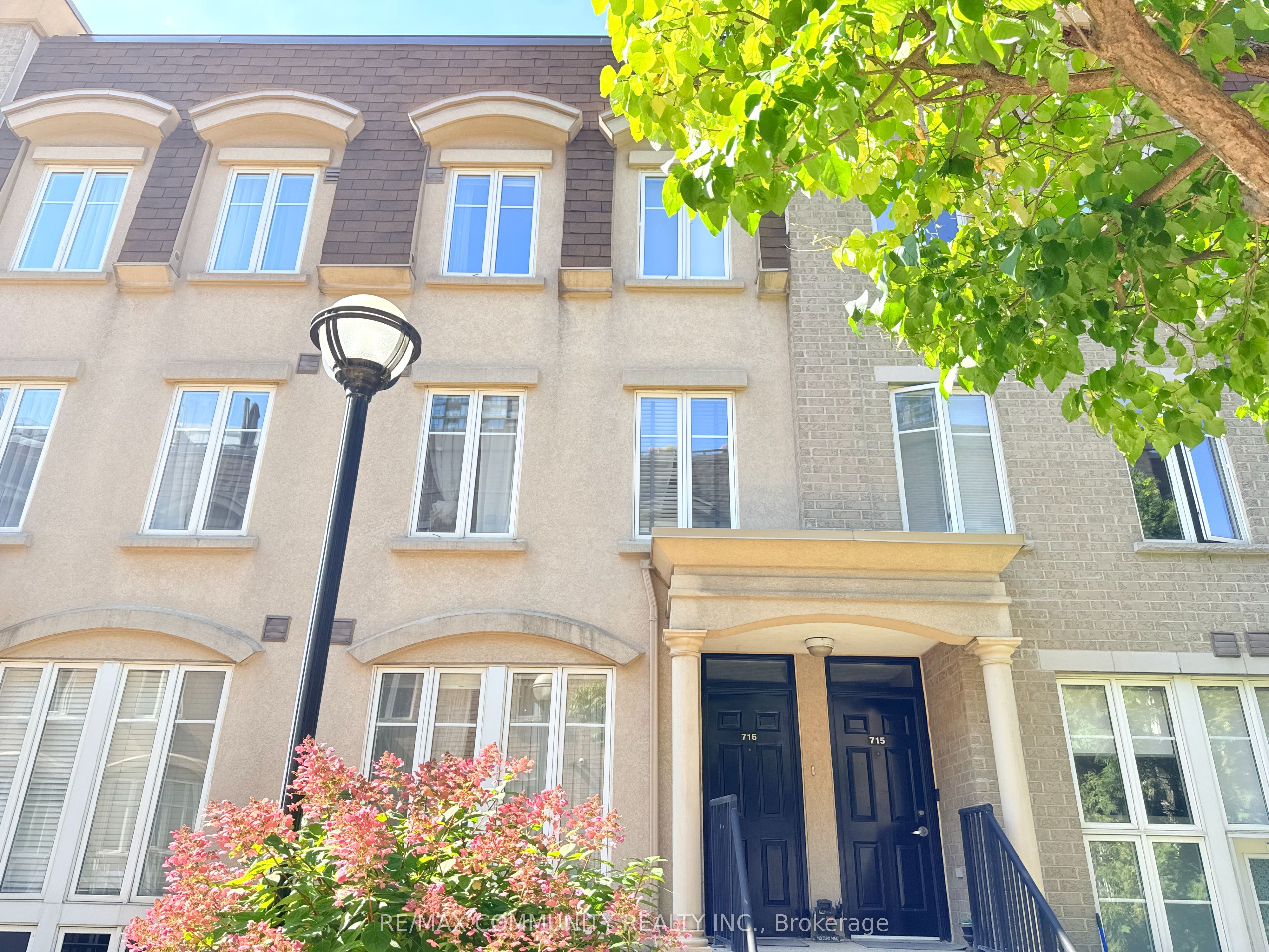 42 Western Battery Road 716