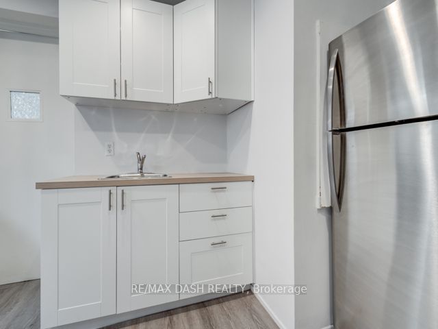 661 Huron Street 105 Property Photo 5