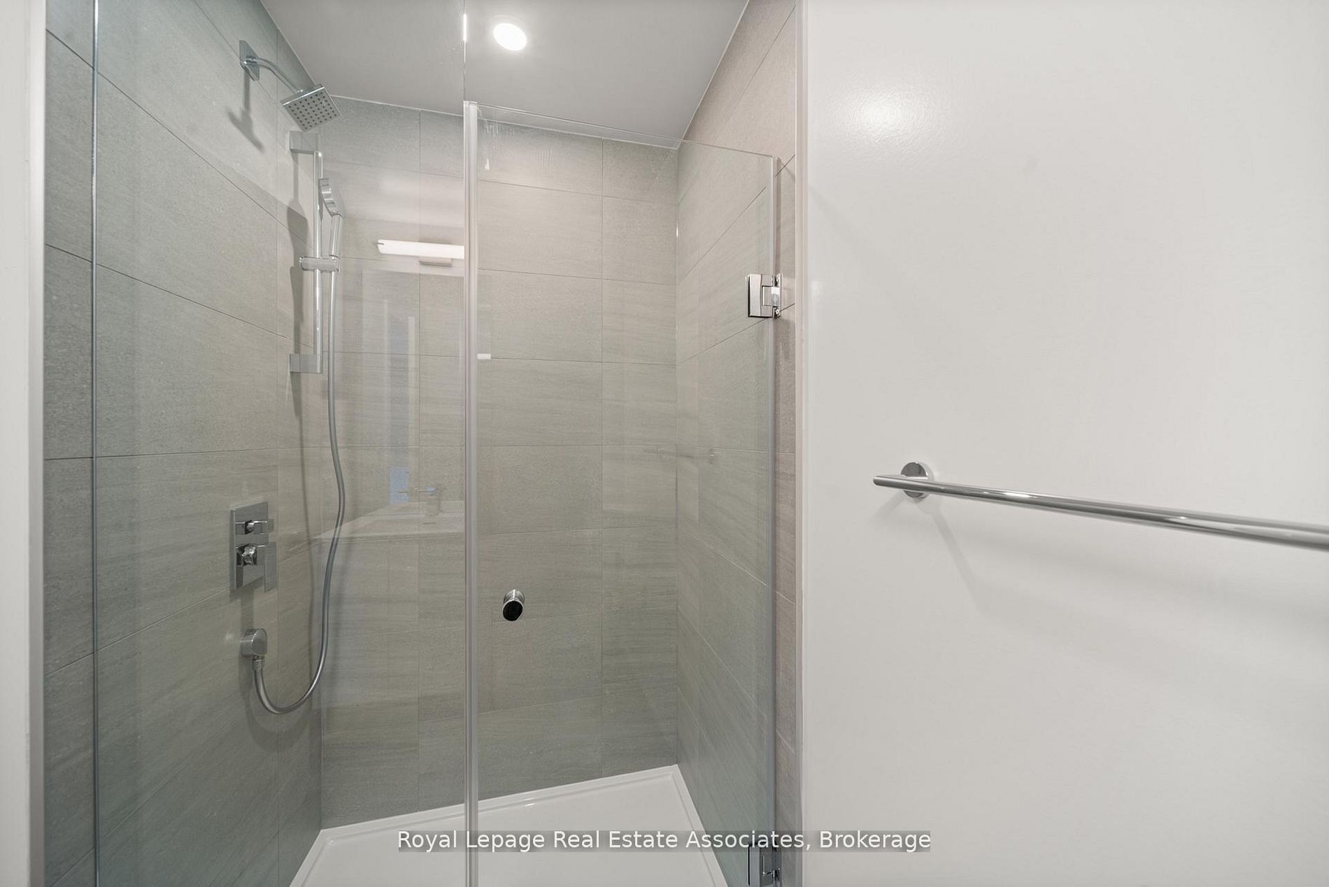 1 Quarrington Lane 1004 Property Photo 11