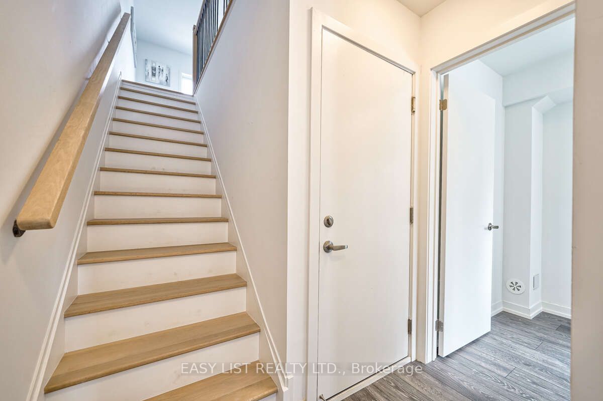27 Spruce Pines Crescent Property Photo 7