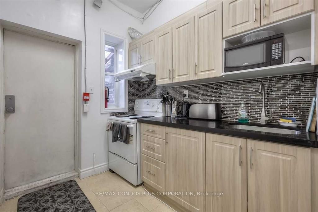 324 Spadina Avenue #b Property Photo 8