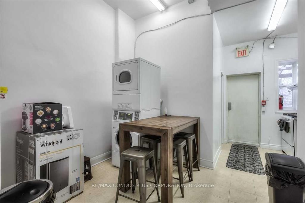 324 Spadina Avenue #b Property Photo 9