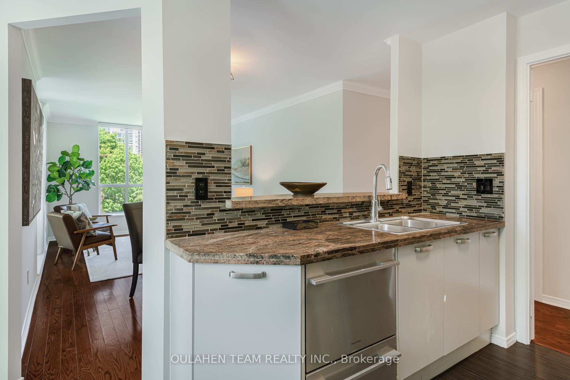 51 Harrison Garden Boulevard 202 Property Photo 9
