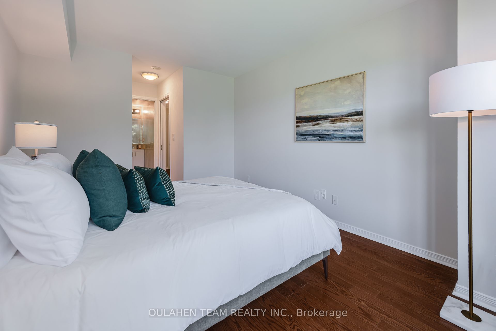 51 Harrison Garden Boulevard 202 Property Photo 16