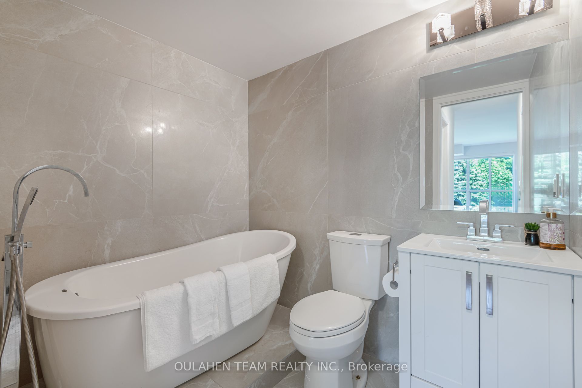 51 Harrison Garden Boulevard 202 Property Photo 18