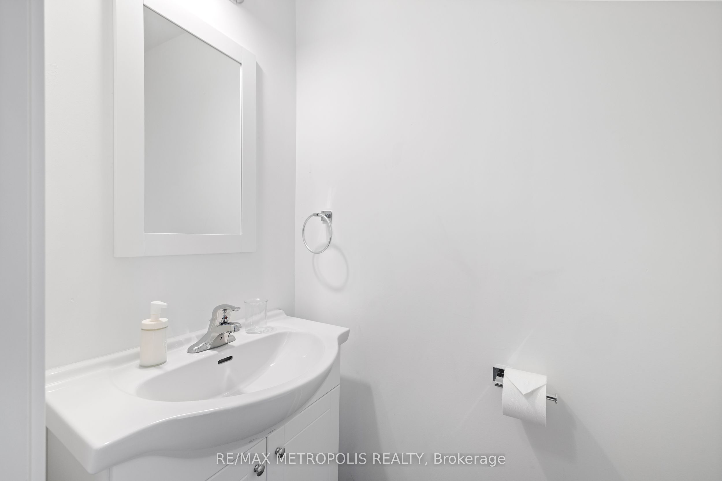 447 Lansdowne Avenue Laneway Property Photo 12