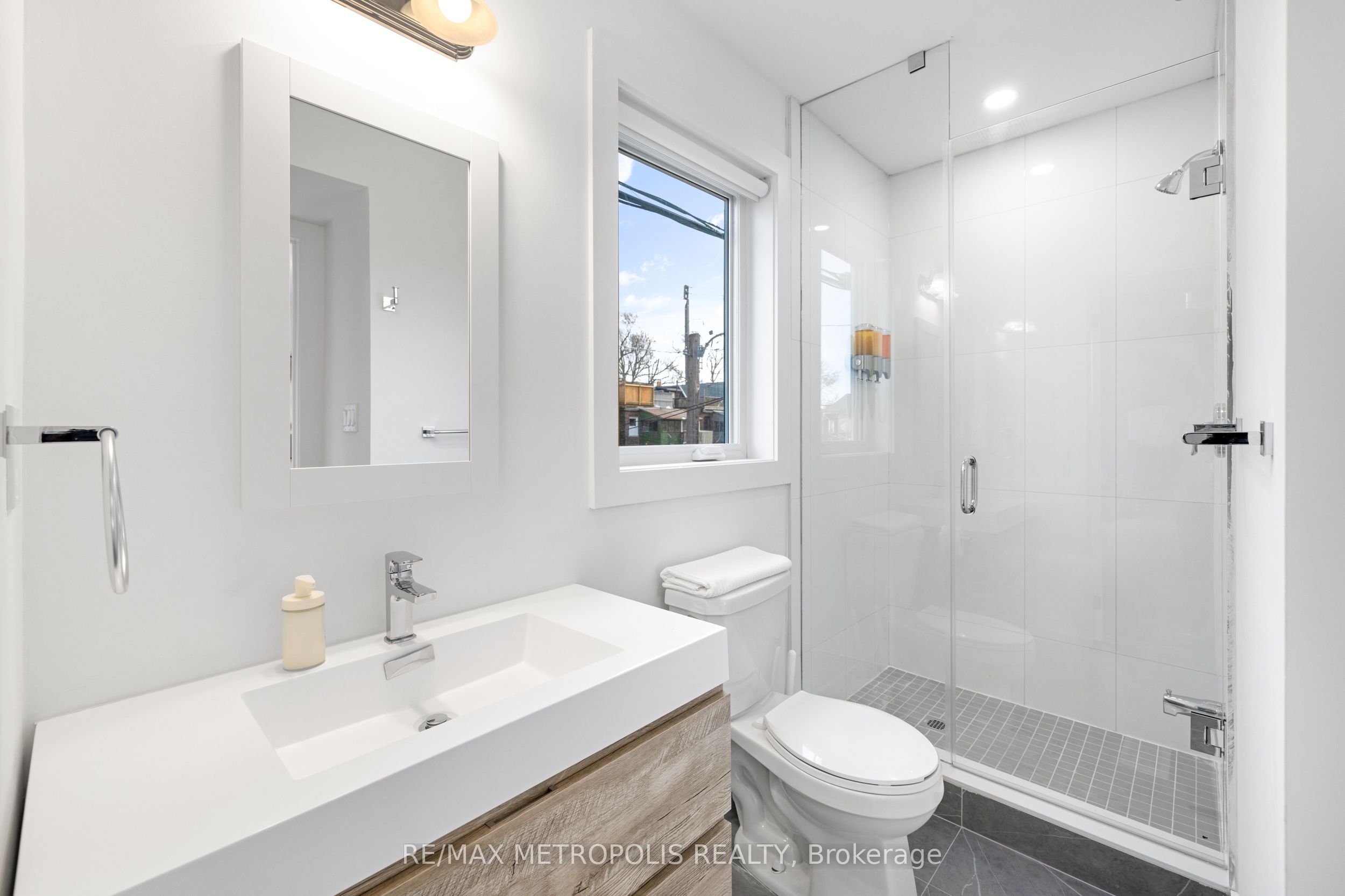 447 Lansdowne Avenue Laneway Property Photo 22