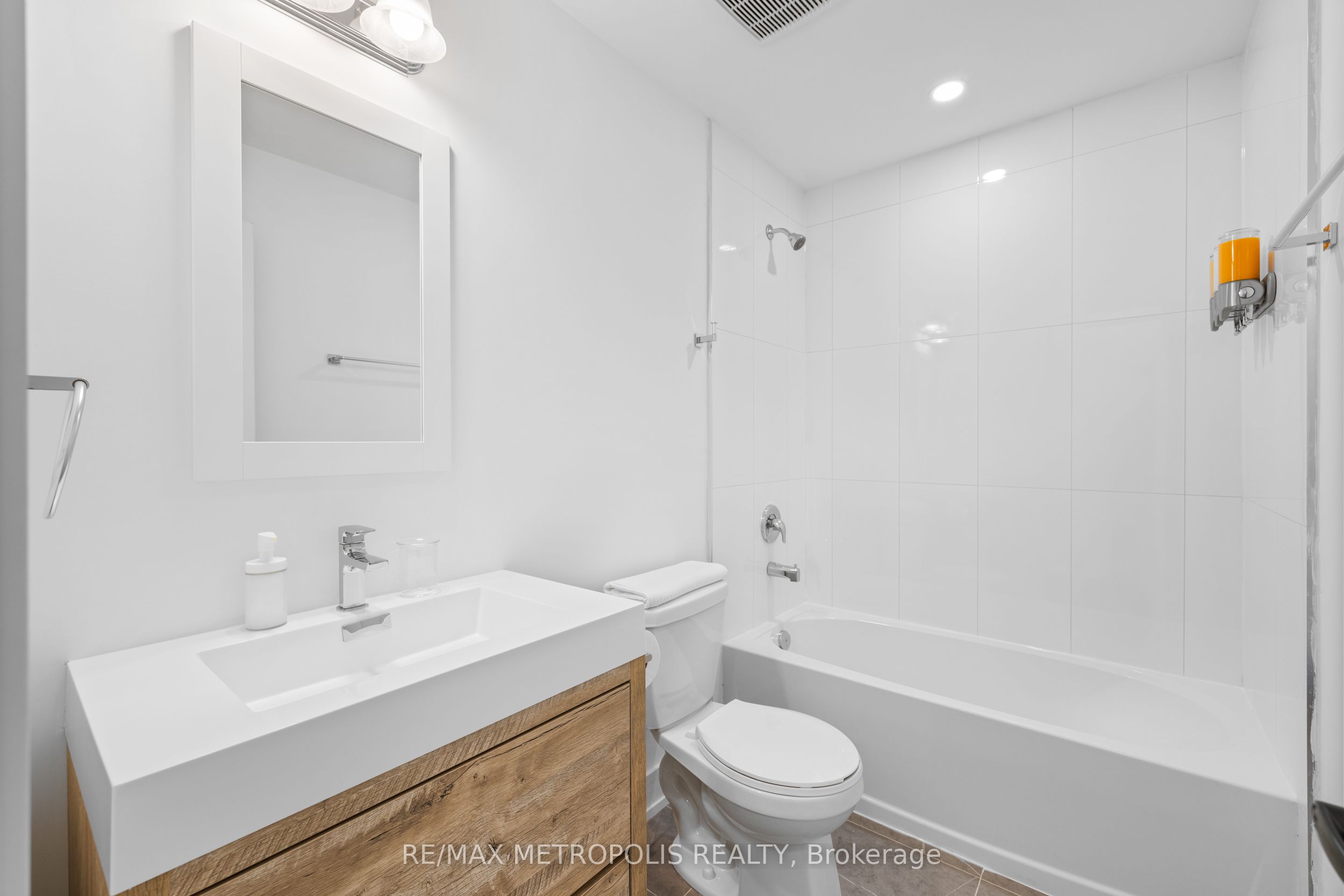 447 Lansdowne Avenue Laneway Property Photo 25