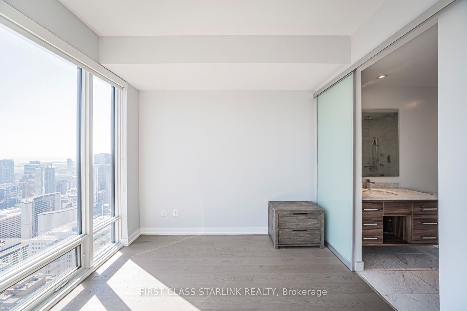 488 University Avenue 4802 Property Photo 10