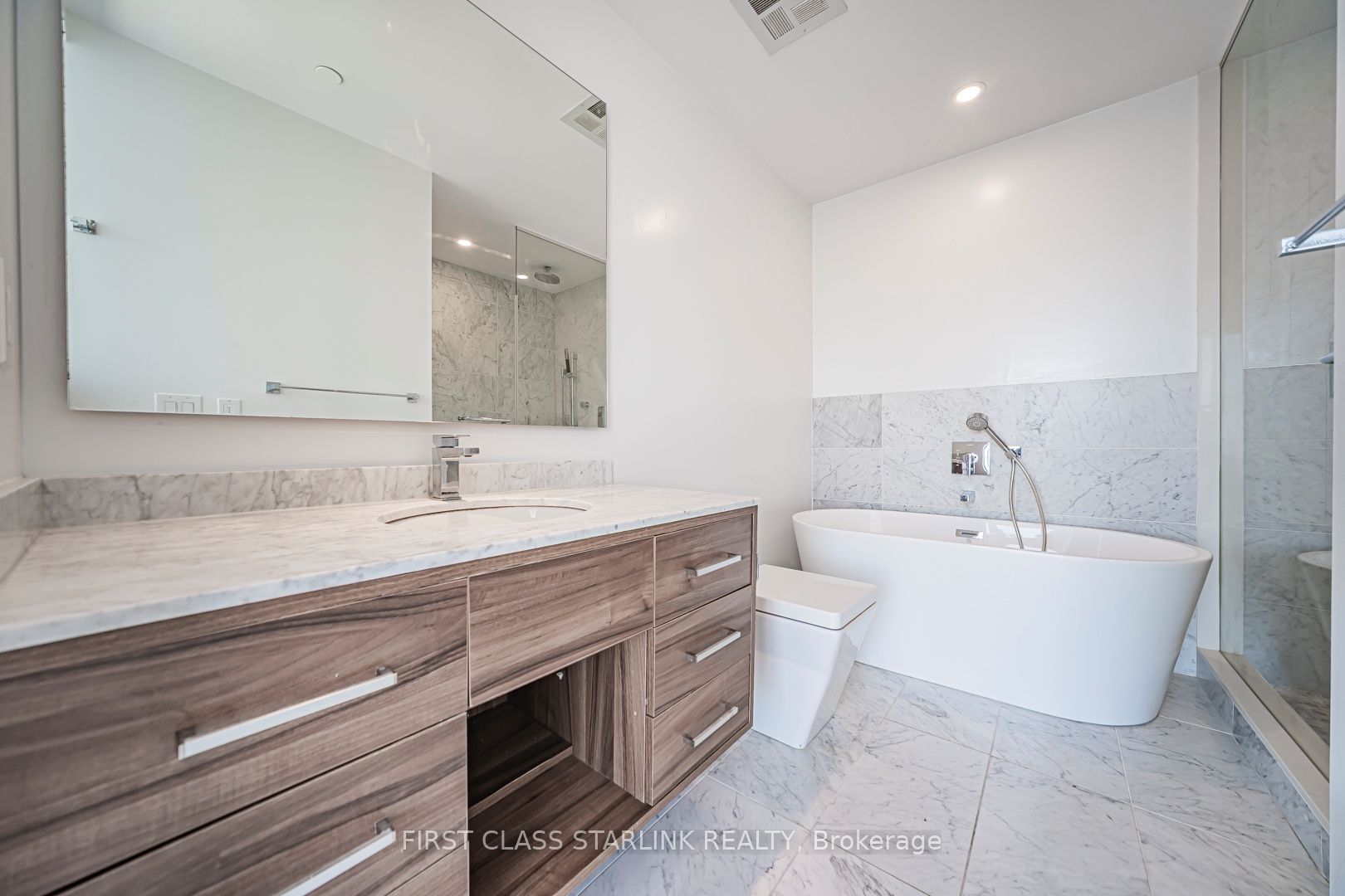 488 University Avenue 4802 Property Photo 11