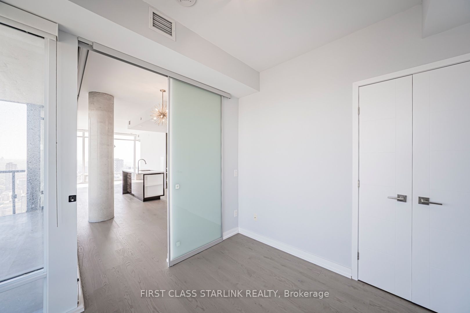 488 University Avenue 4802 Property Photo 14