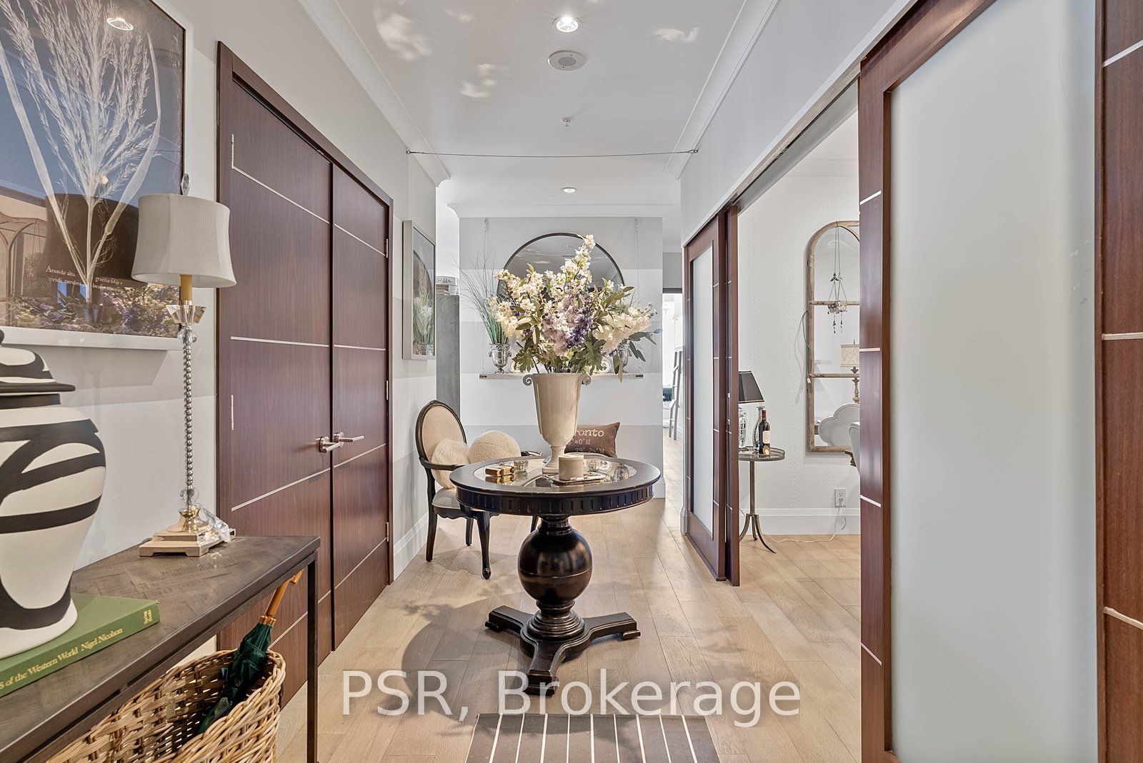 180 University Avenue 5003 Property Photo 6
