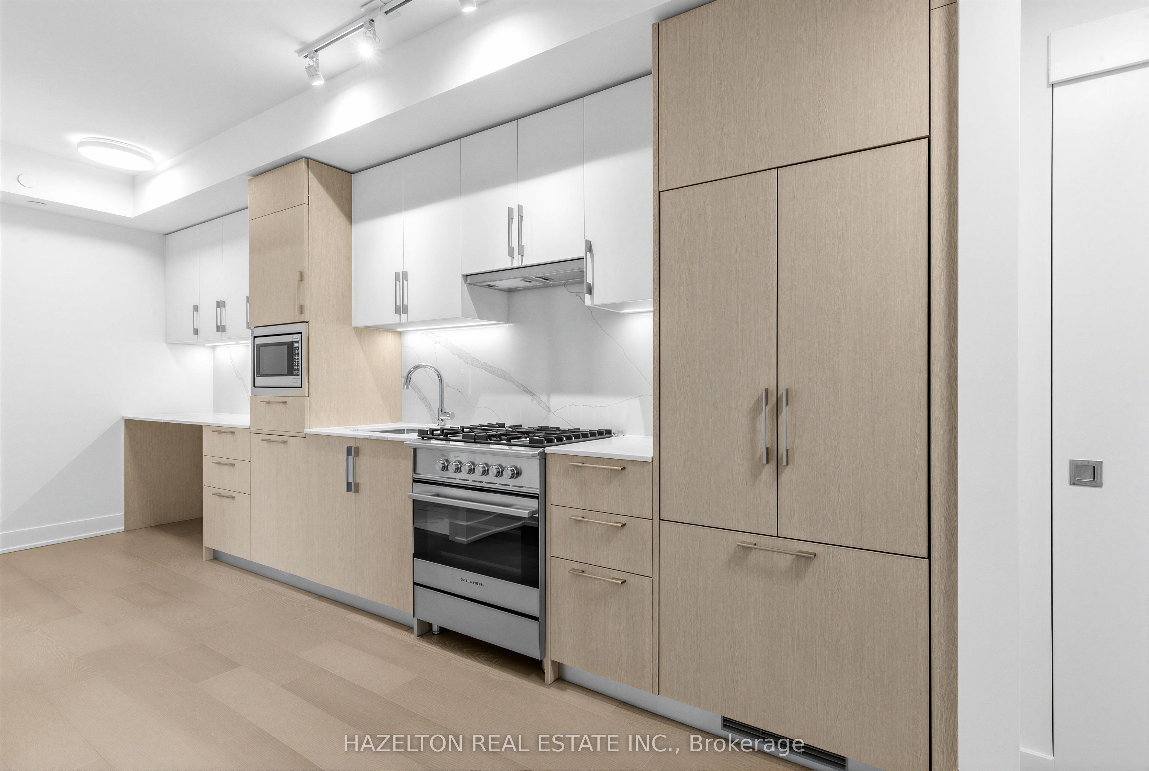 8 Manor Road W 606 Property Photo 2