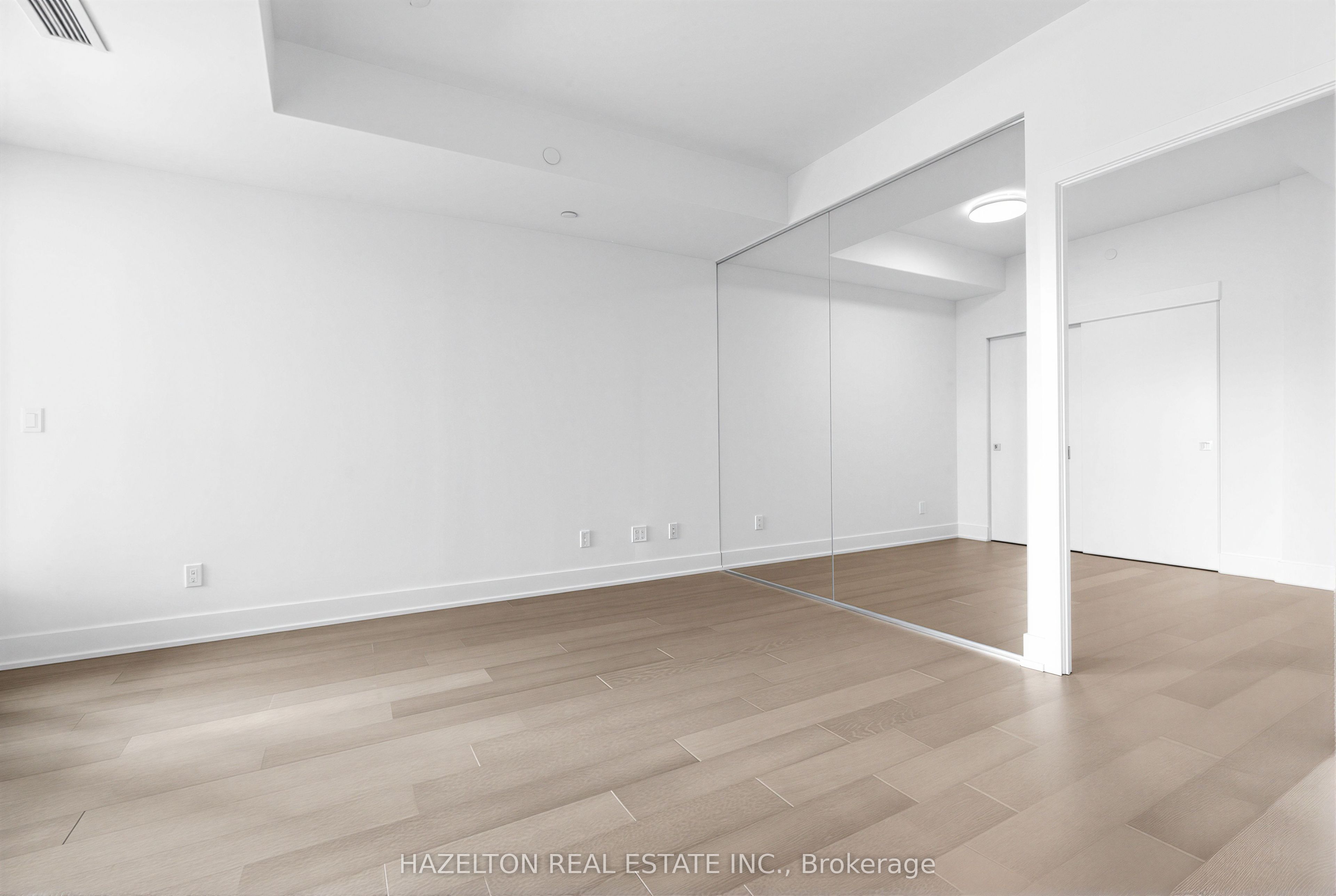 8 Manor Road W 606 Property Photo 9