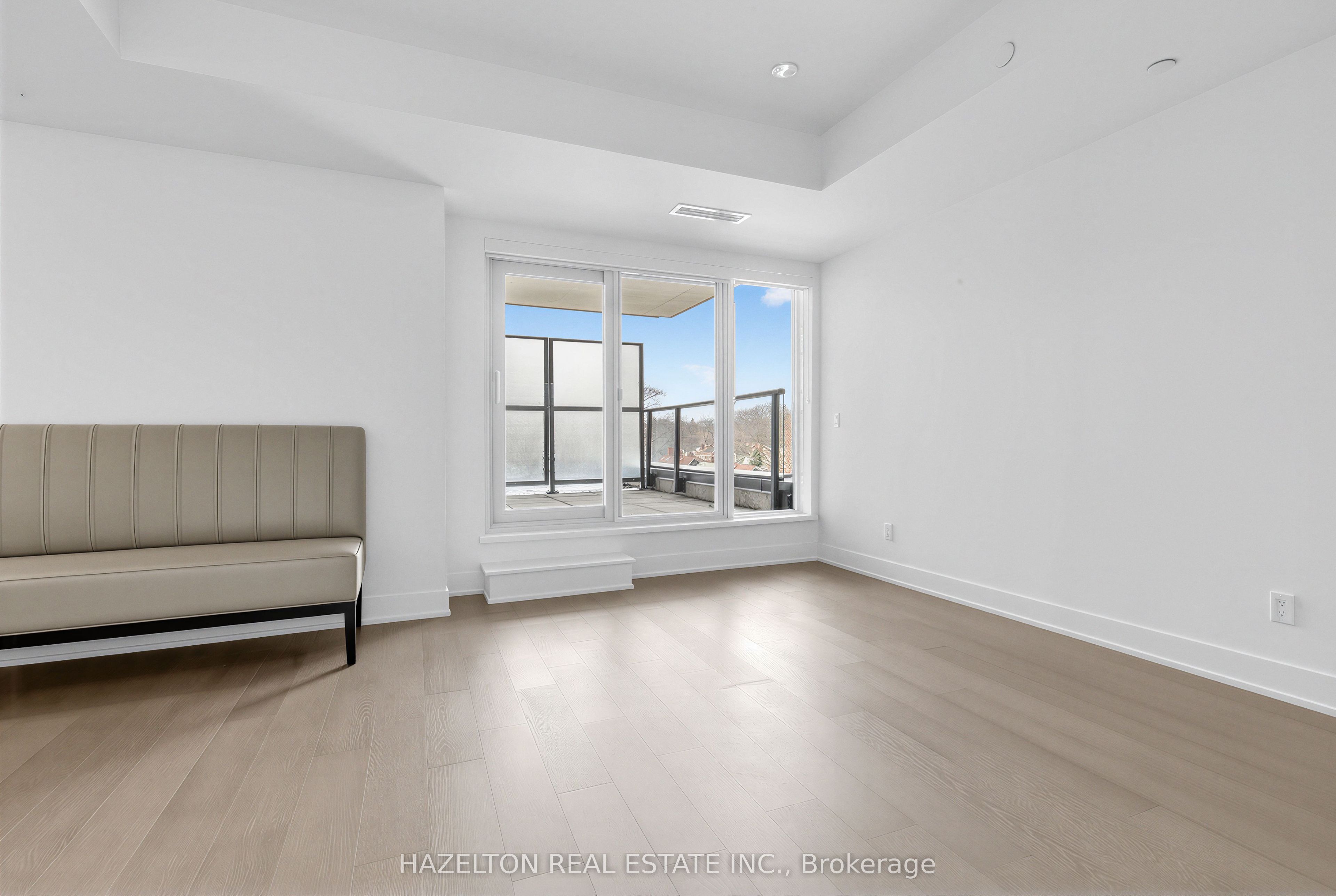 8 Manor Road W 606 Property Photo 10