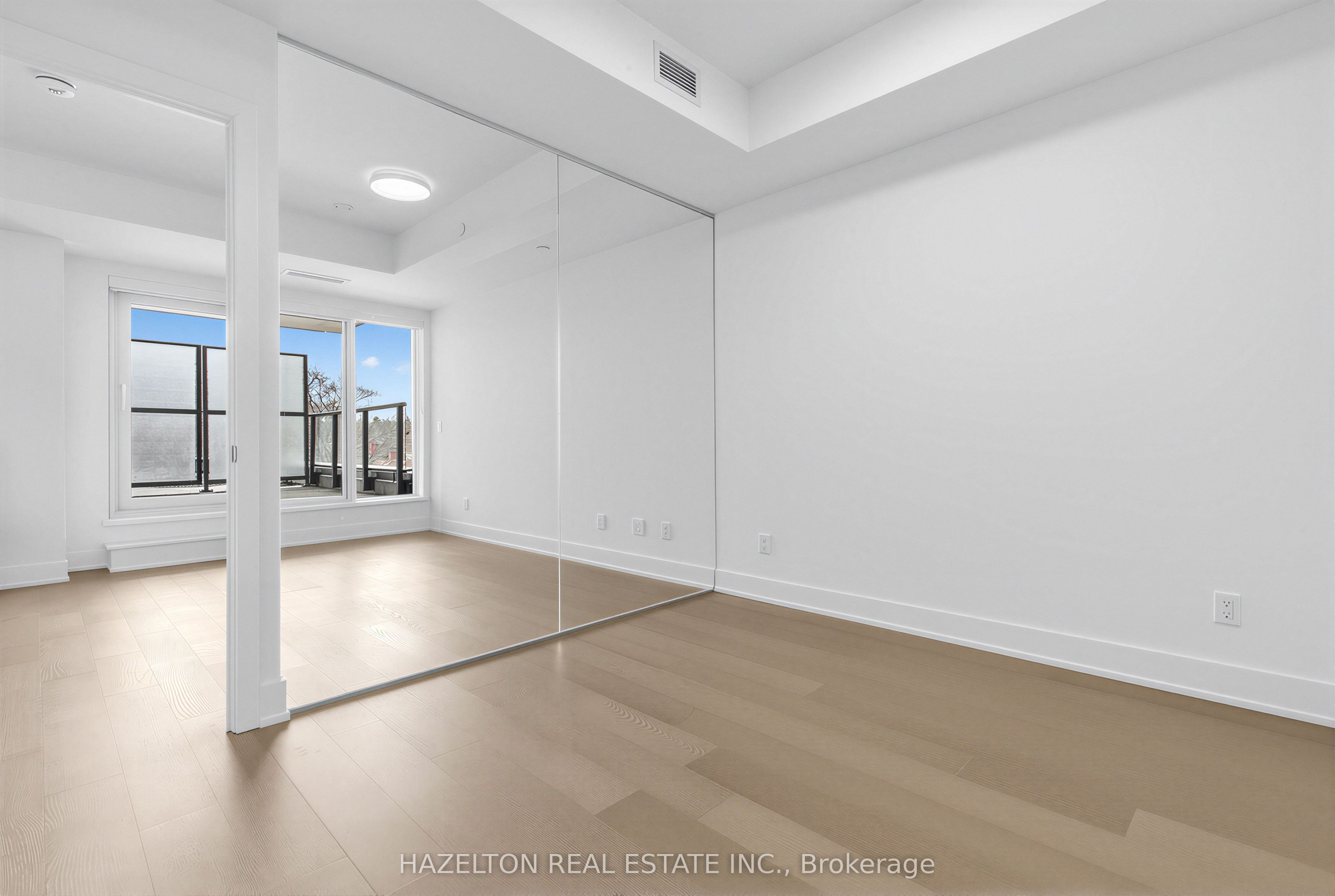 8 Manor Road W 606 Property Photo 13