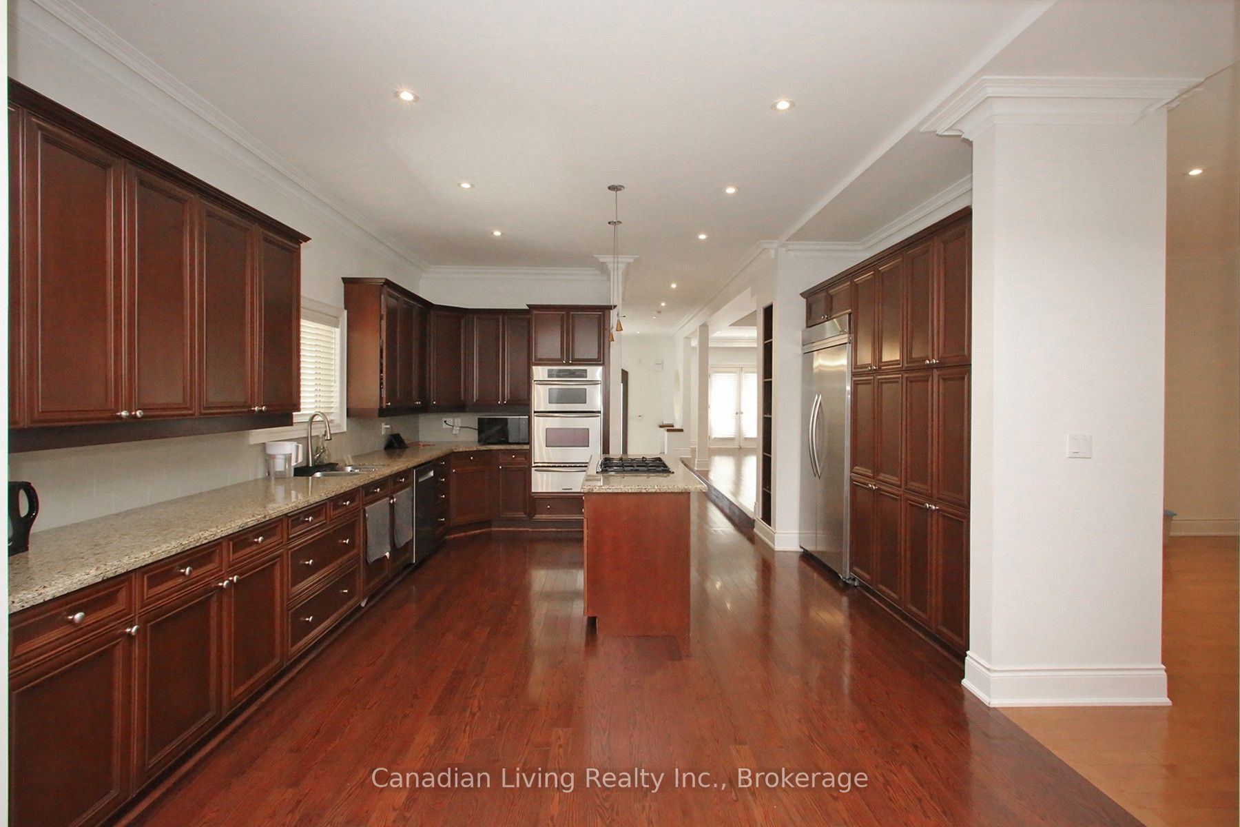 374 Glengarry Avenue Property Photo 11