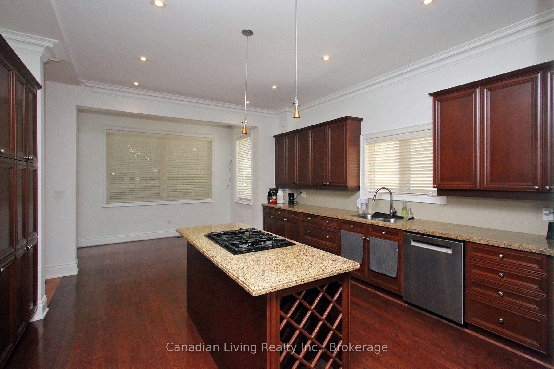 374 Glengarry Avenue Property Photo 13