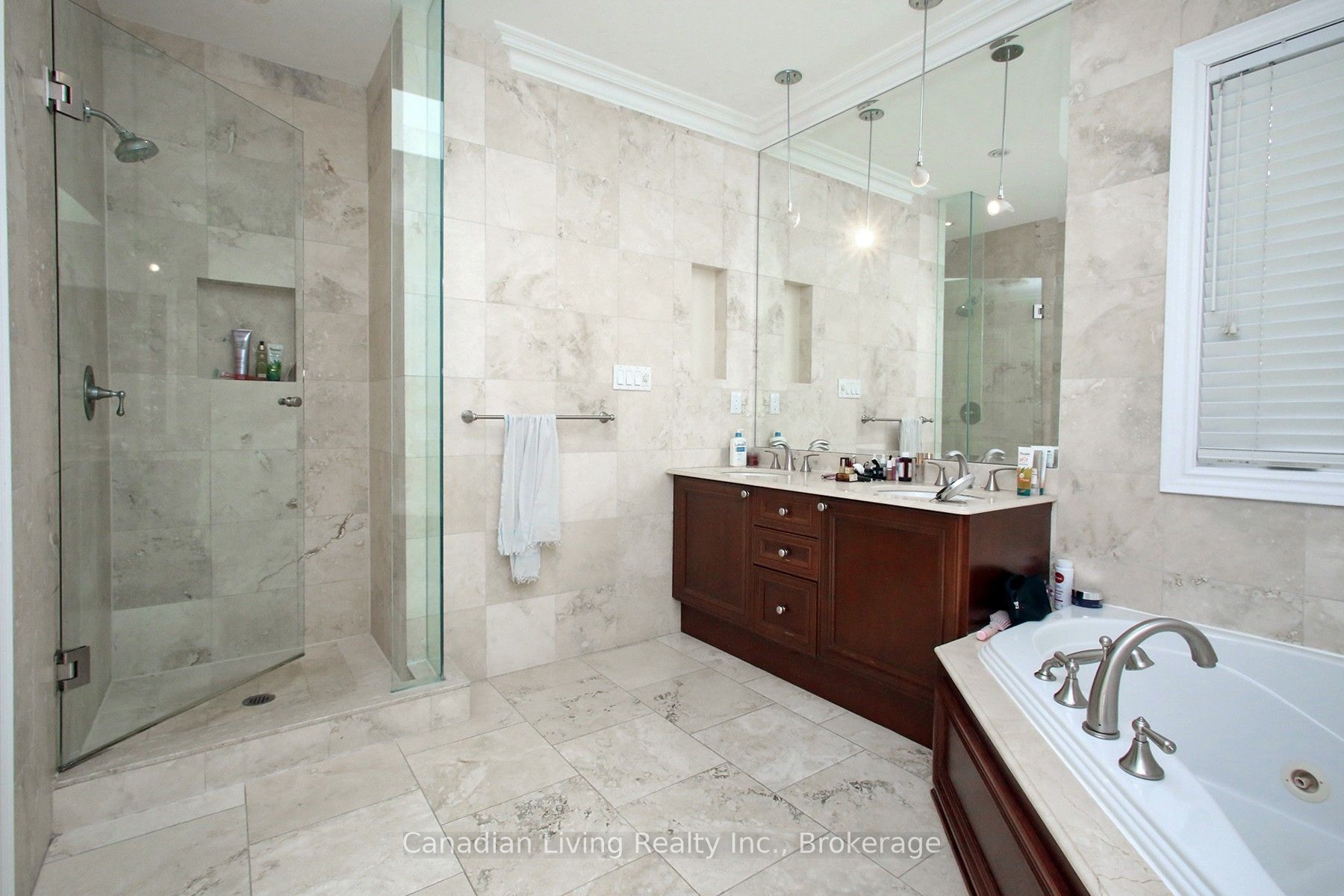 374 Glengarry Avenue Property Photo 18