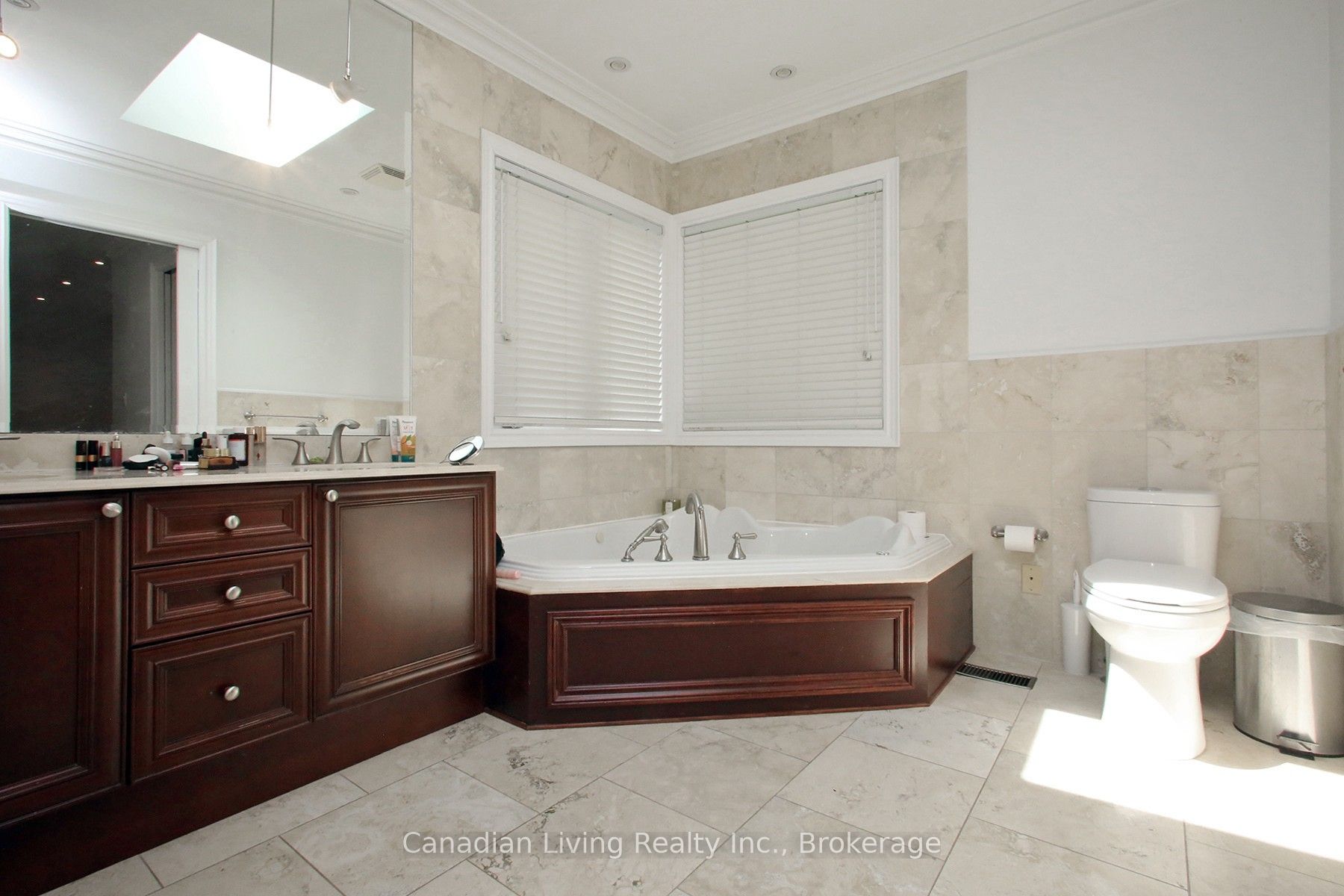 374 Glengarry Avenue Property Photo 19
