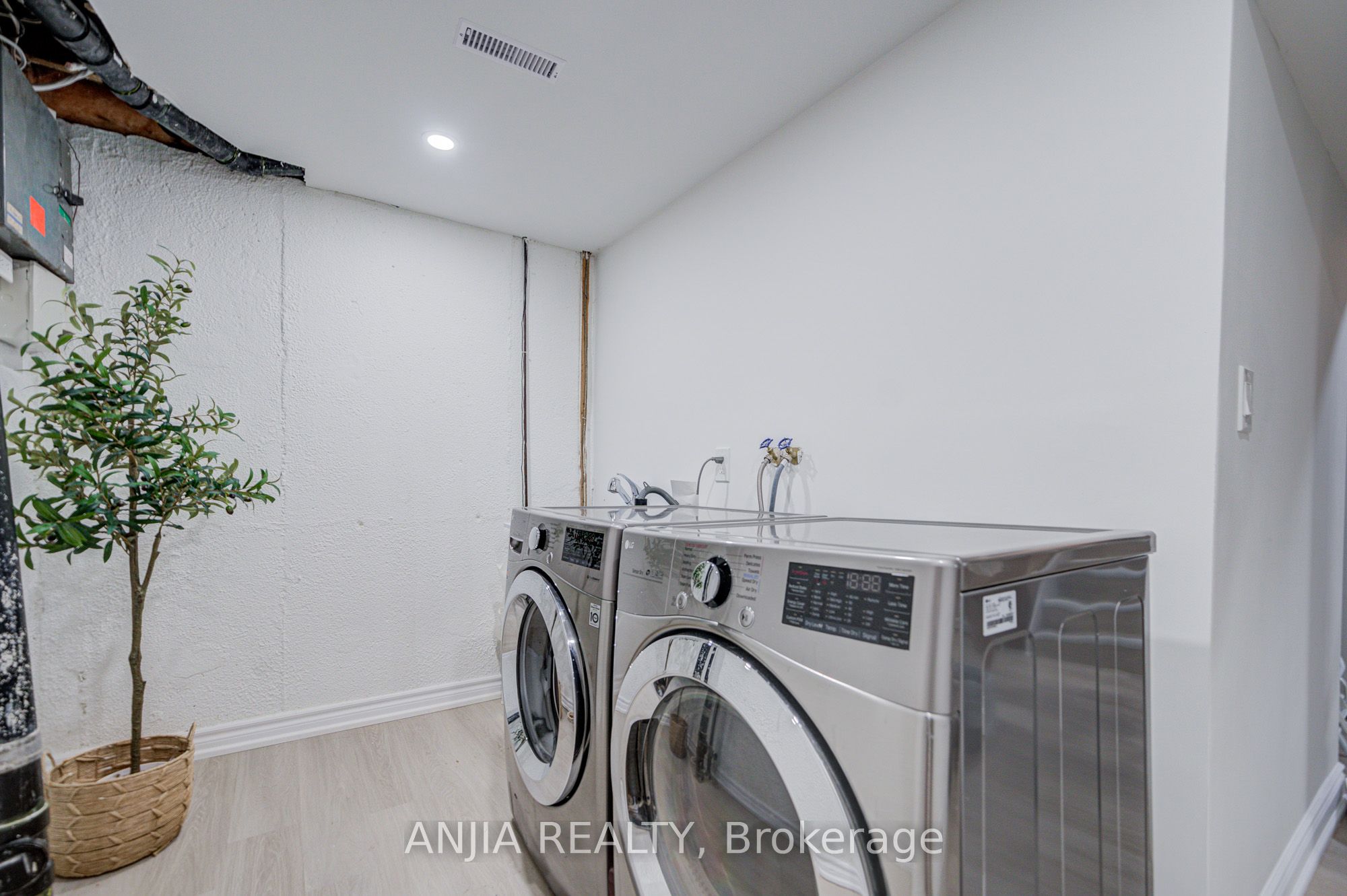 272 Mcnicoll Avenue Property Photo 13