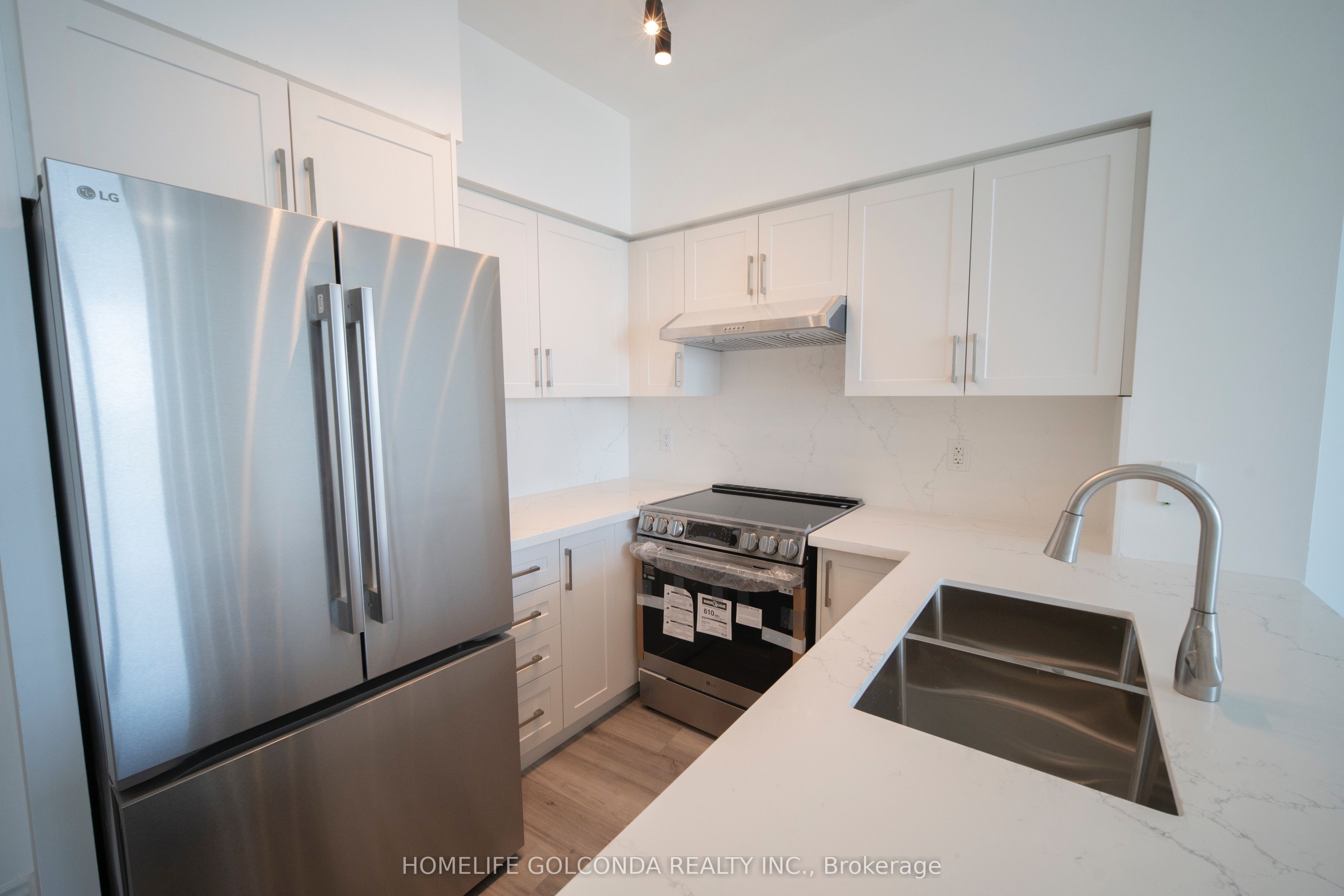 509 Beecroft Road 1106 Property Photo 4
