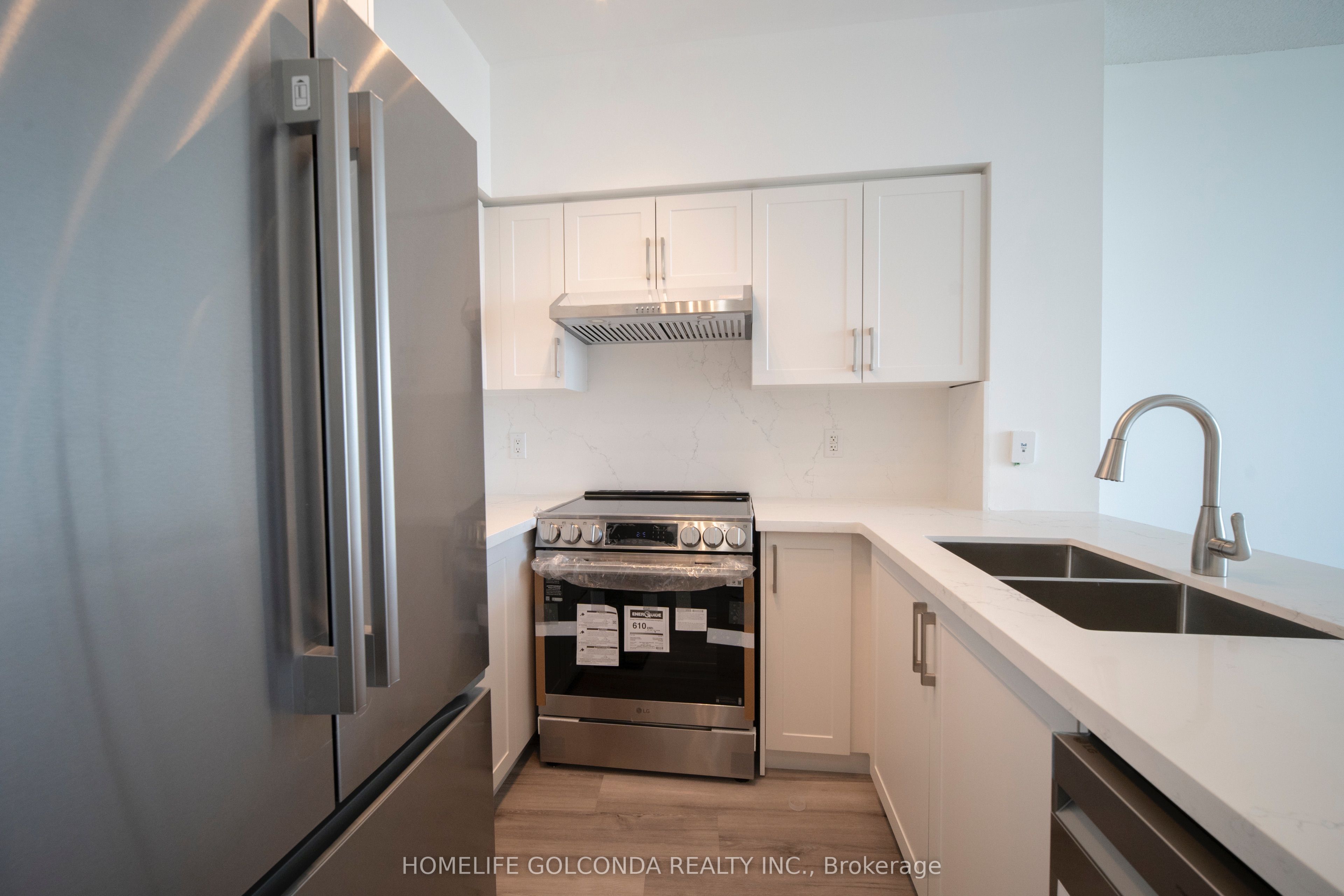 509 Beecroft Road 1106 Property Photo 5
