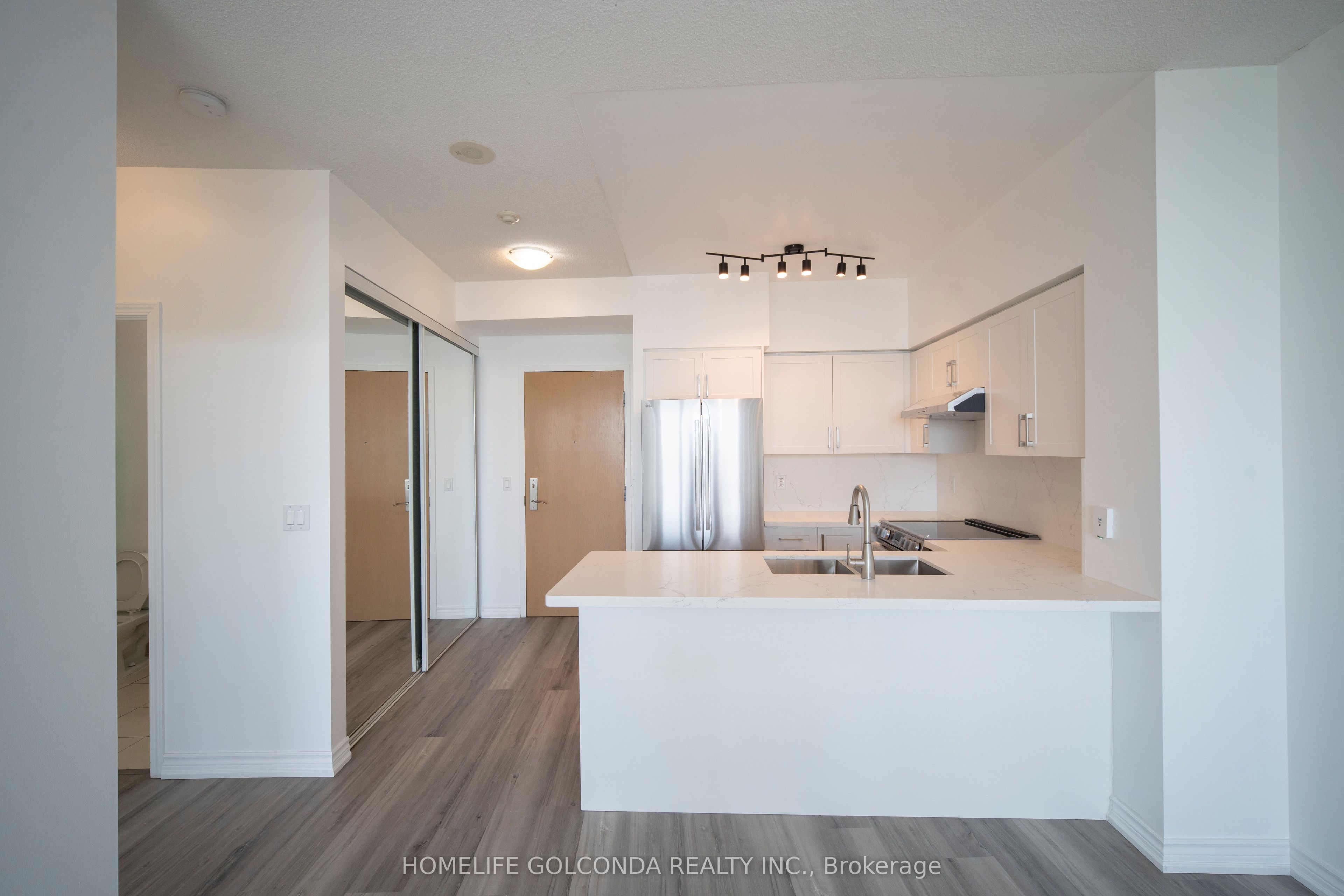 509 Beecroft Road 1106 Property Photo 6