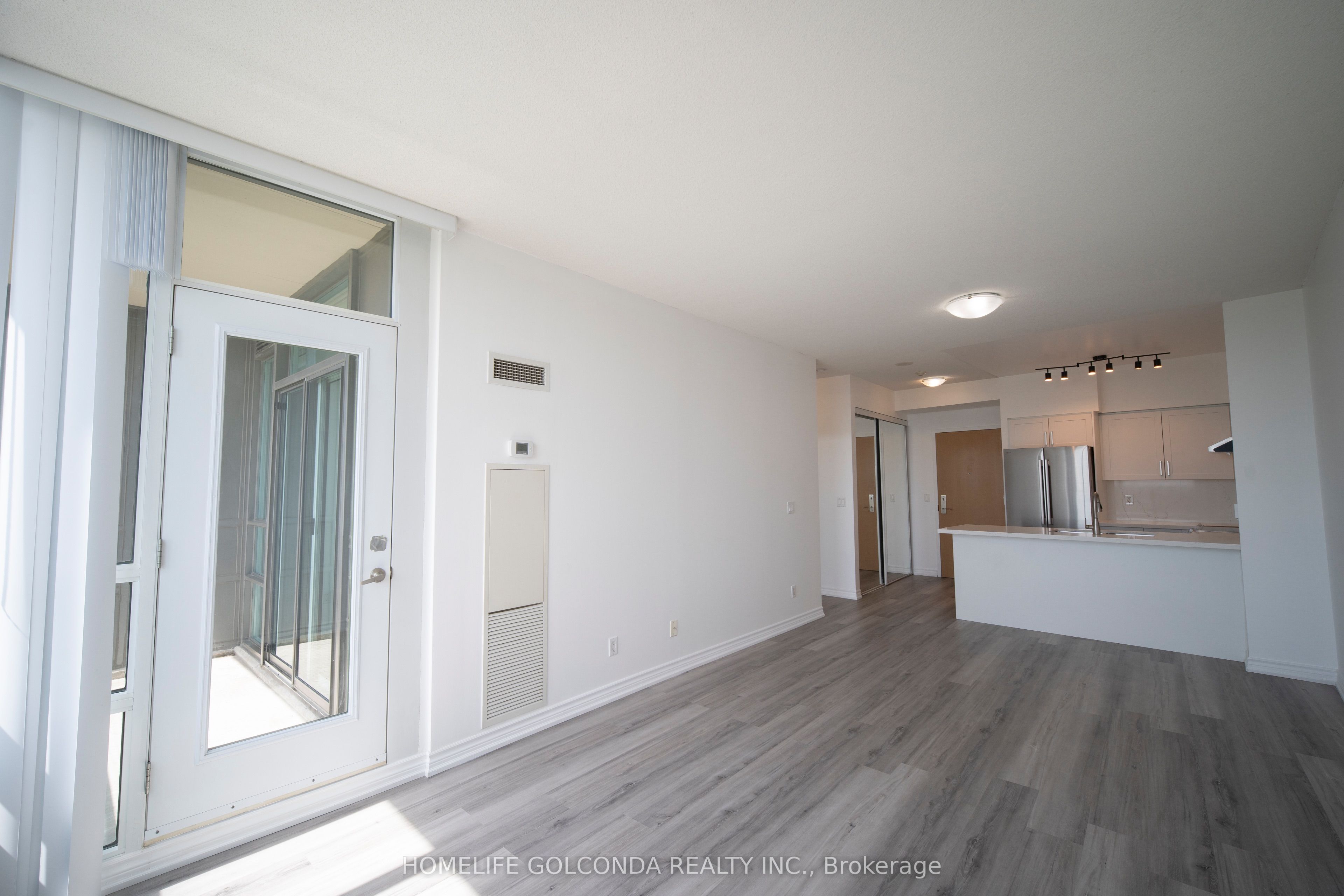 509 Beecroft Road 1106 Property Photo 9