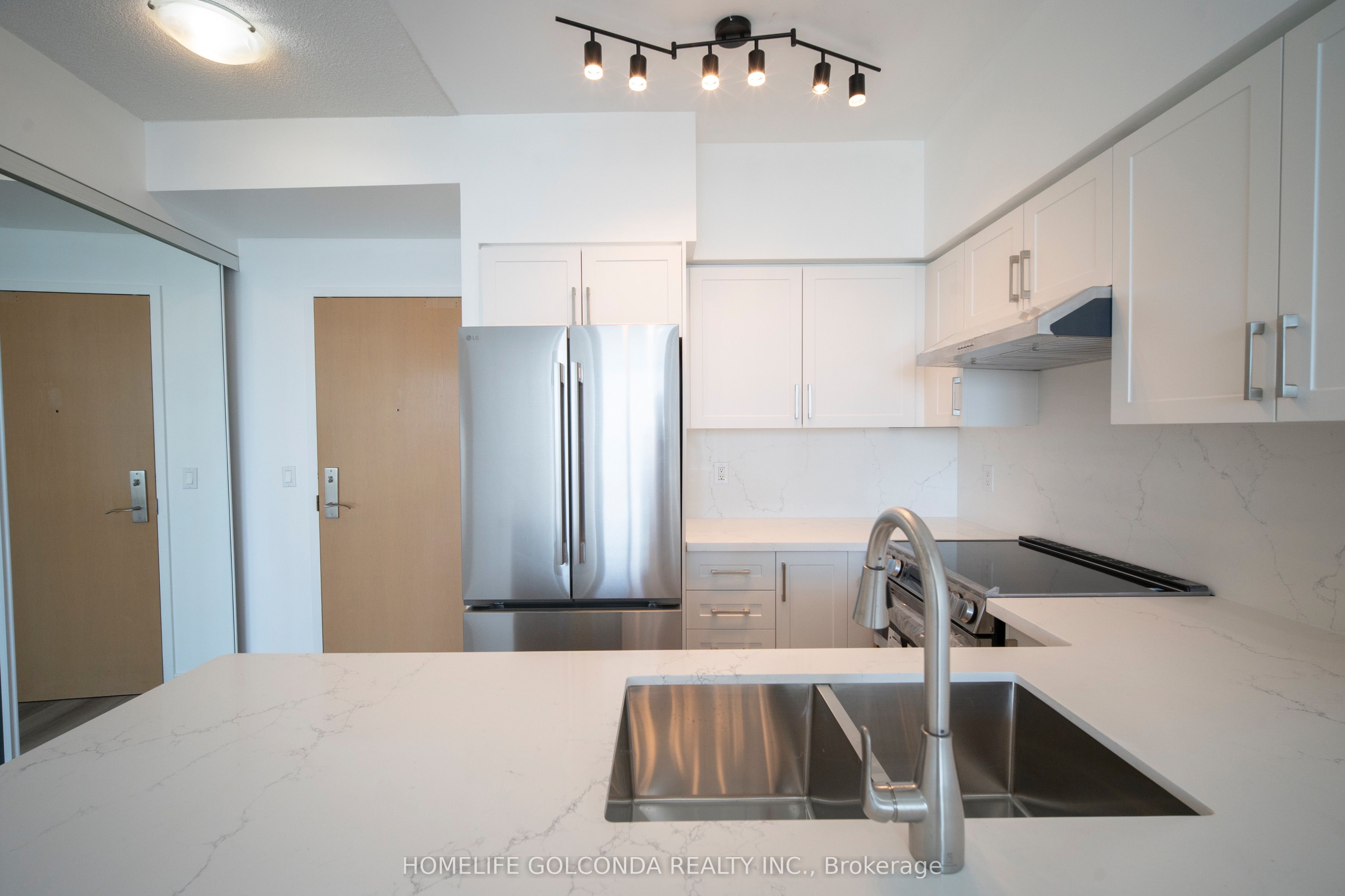 509 Beecroft Road 1106 Property Photo 15