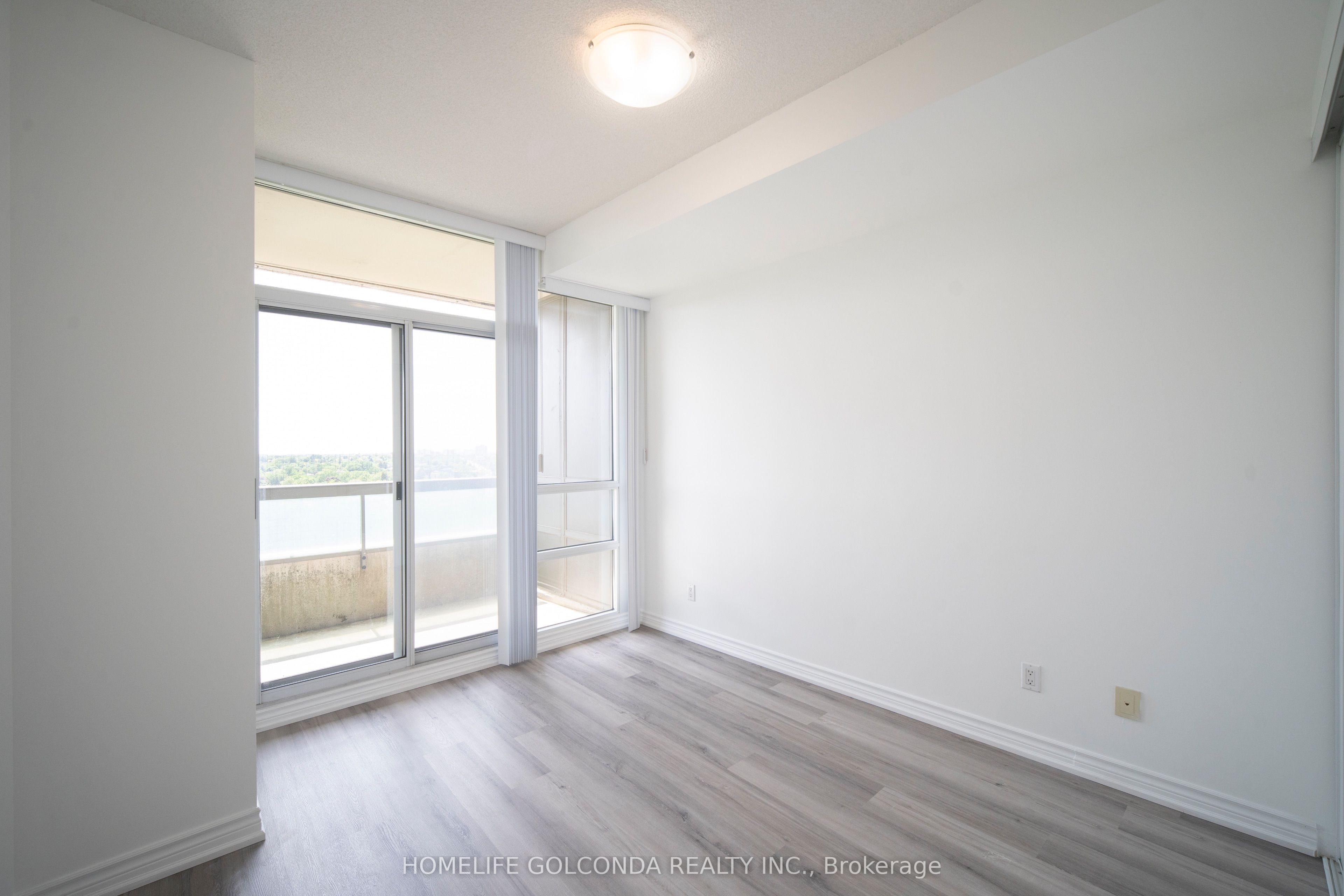 509 Beecroft Road 1106 Property Photo 16