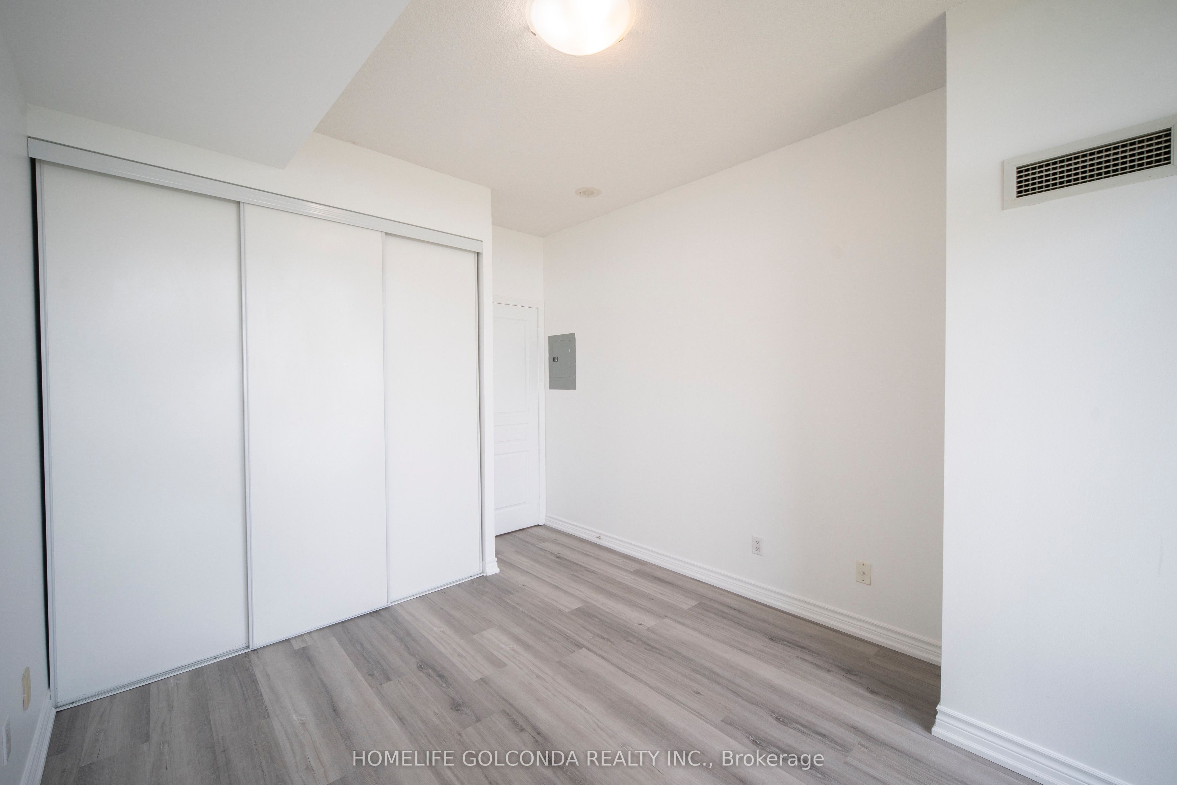 509 Beecroft Road 1106 Property Photo 18