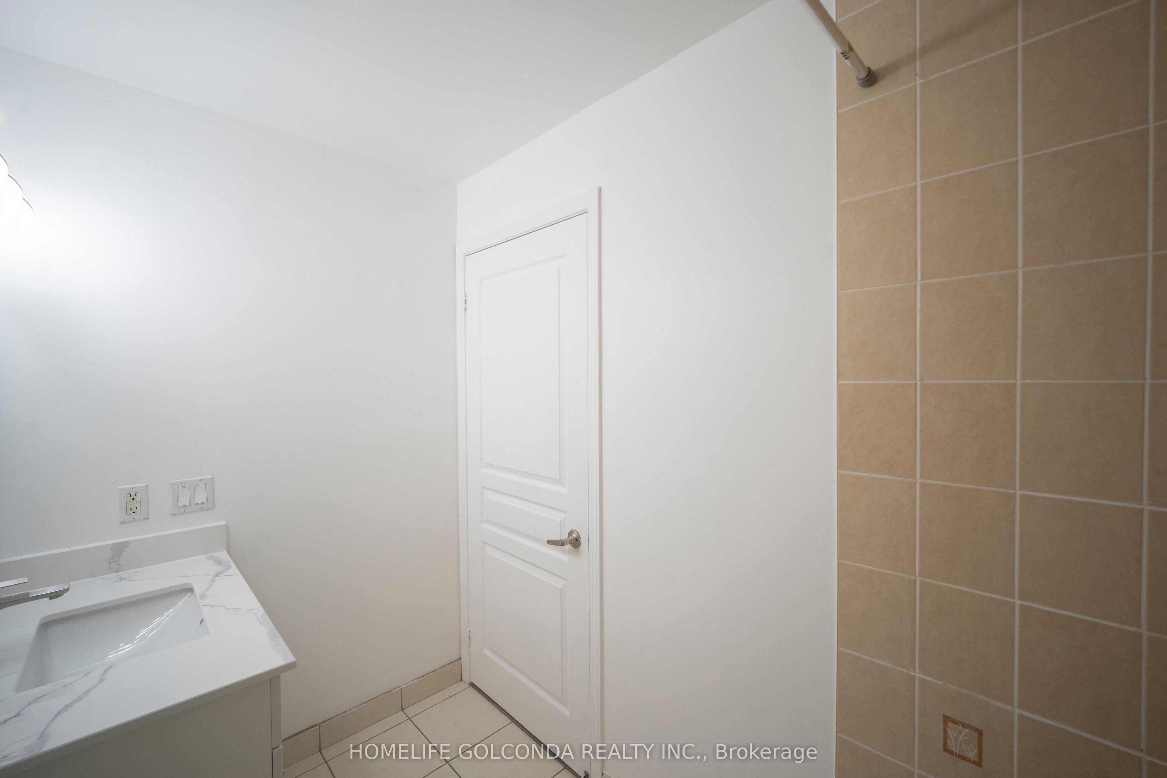 509 Beecroft Road 1106 Property Photo 25