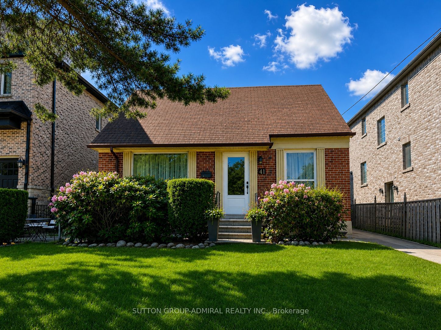 41 Athabaska Avenue Property Photo 1