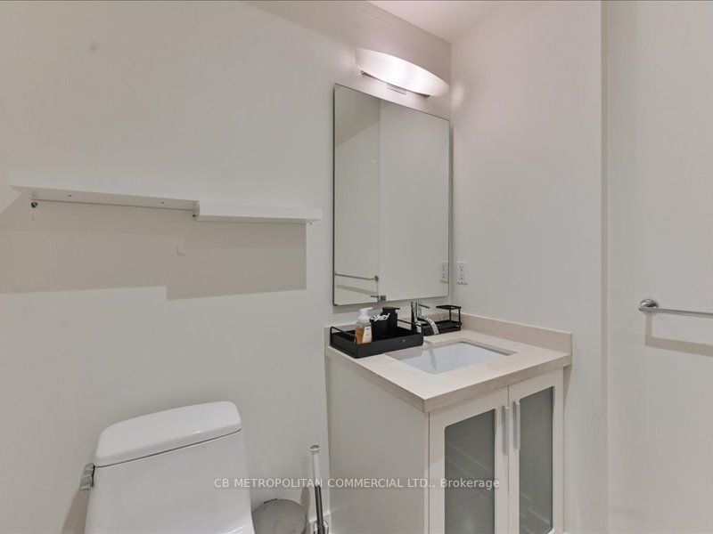 968 Queen Street W Property Photo 38