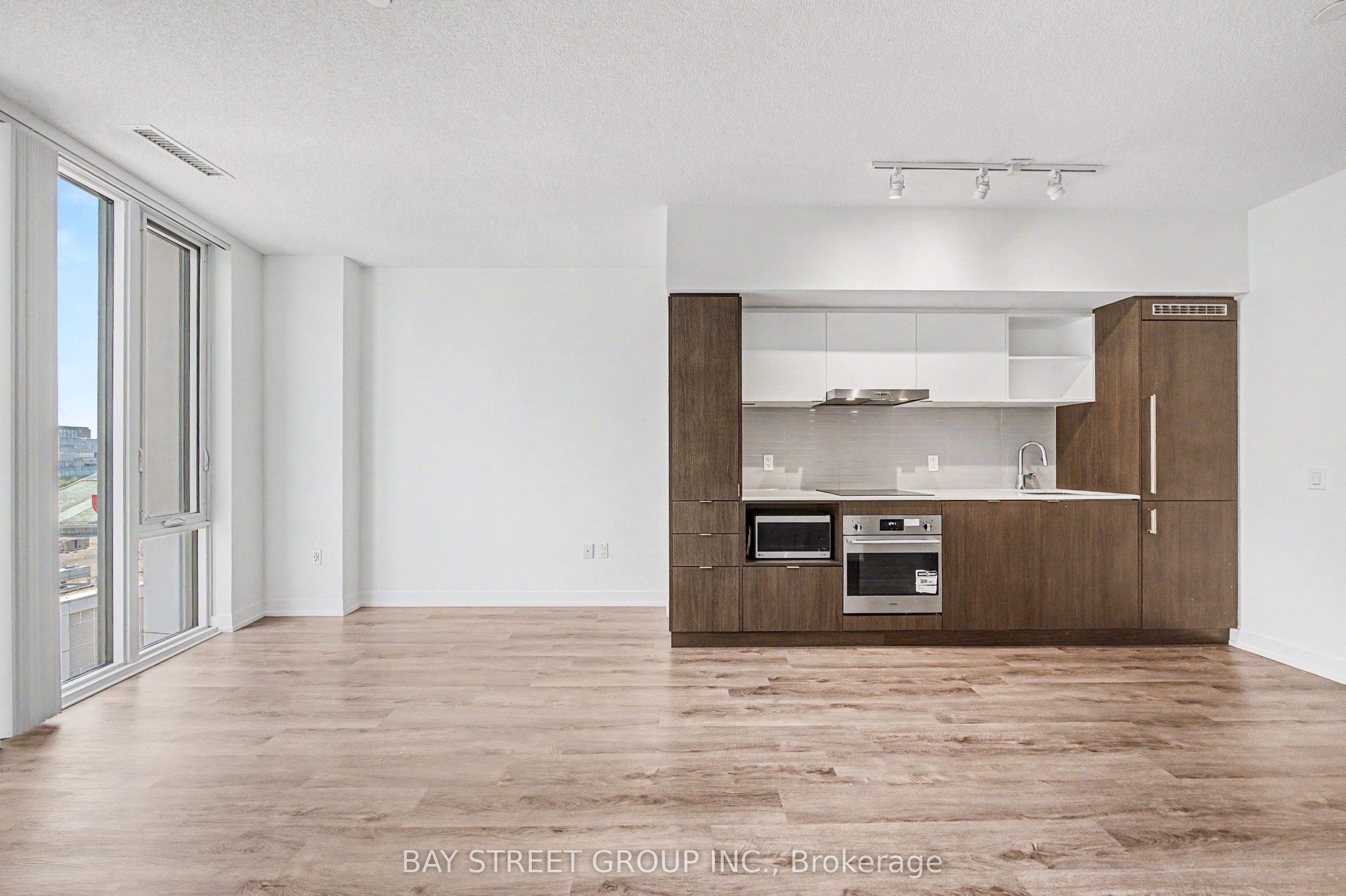 138 Downes Street 806 Property Photo 4