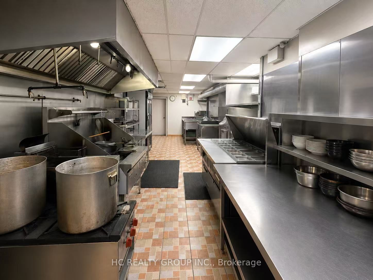 414 Dundas Street W Property Photo 4