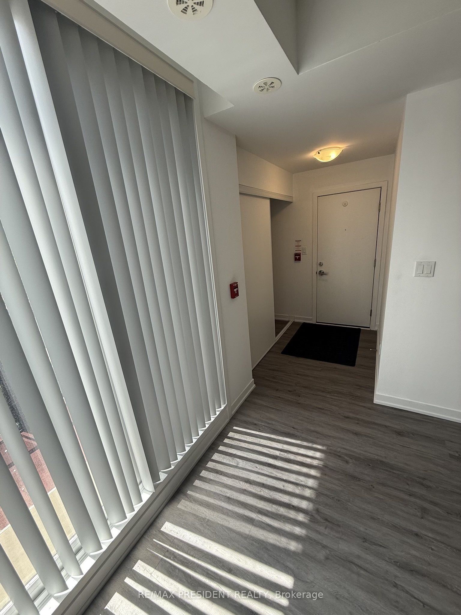 12 Marquette Avenue S 6 Property Photo 17