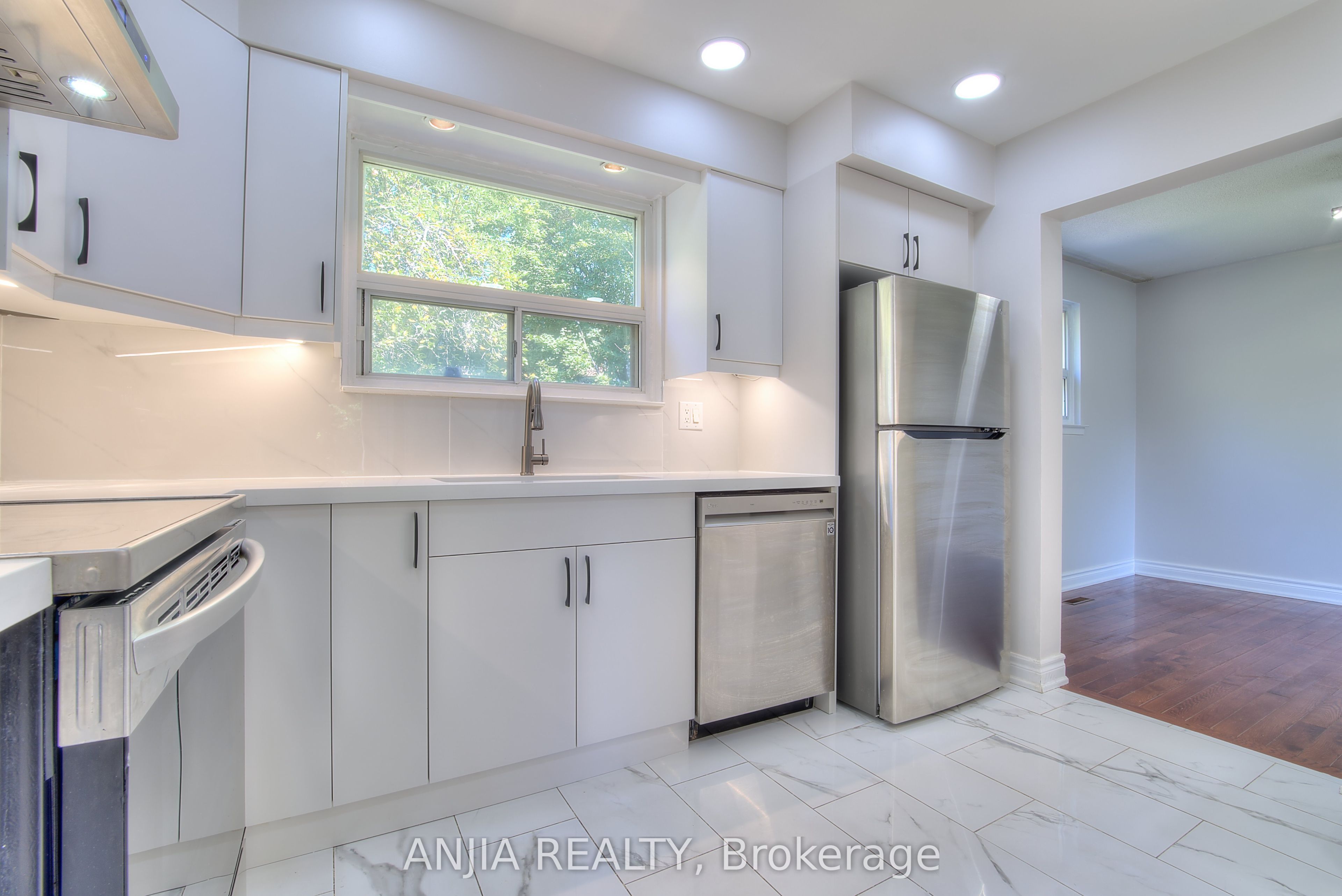 14 Cherrystone Drive Property Photo 4
