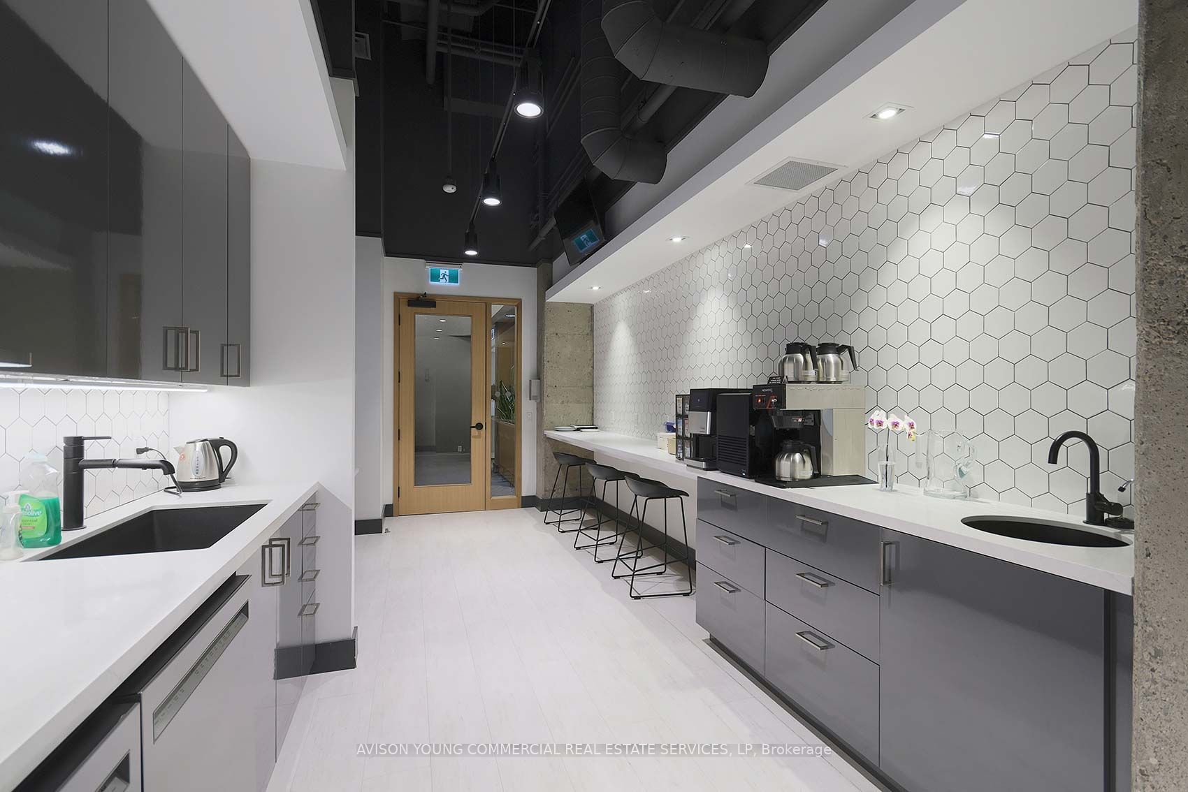 75 Huntley Street Property Photo 13
