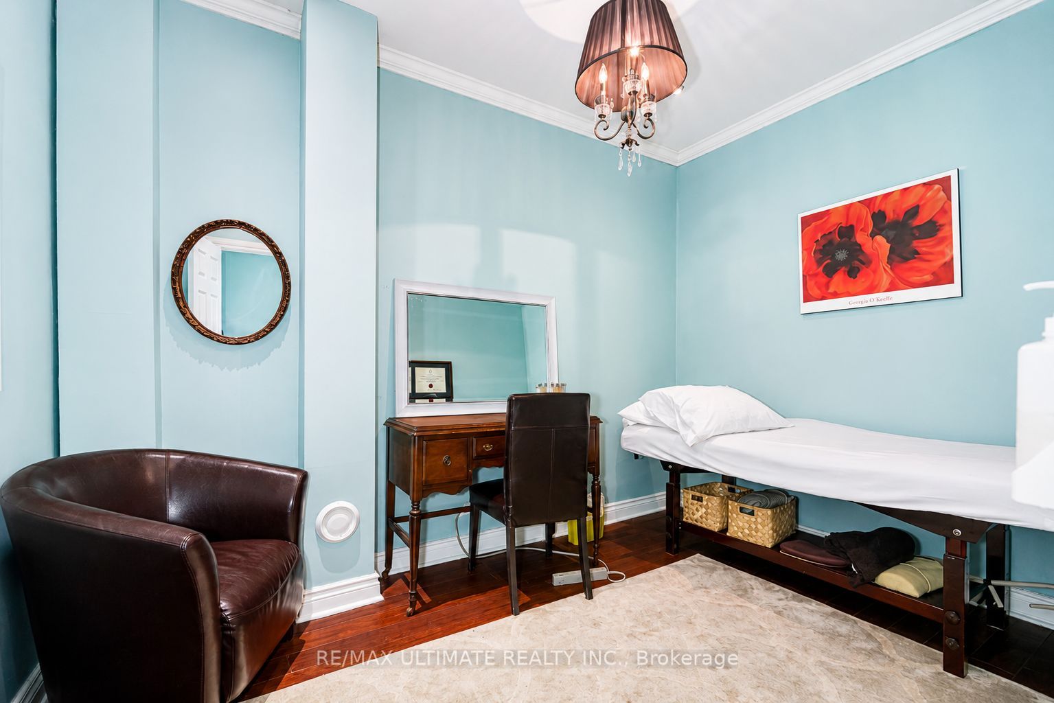 832 St Clair Avenue W Property Photo 7