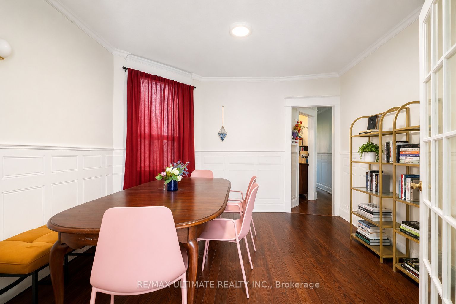 832 St Clair Avenue W Property Photo 9