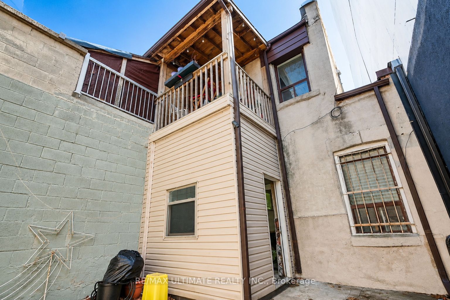832 St Clair Avenue W Property Photo 11