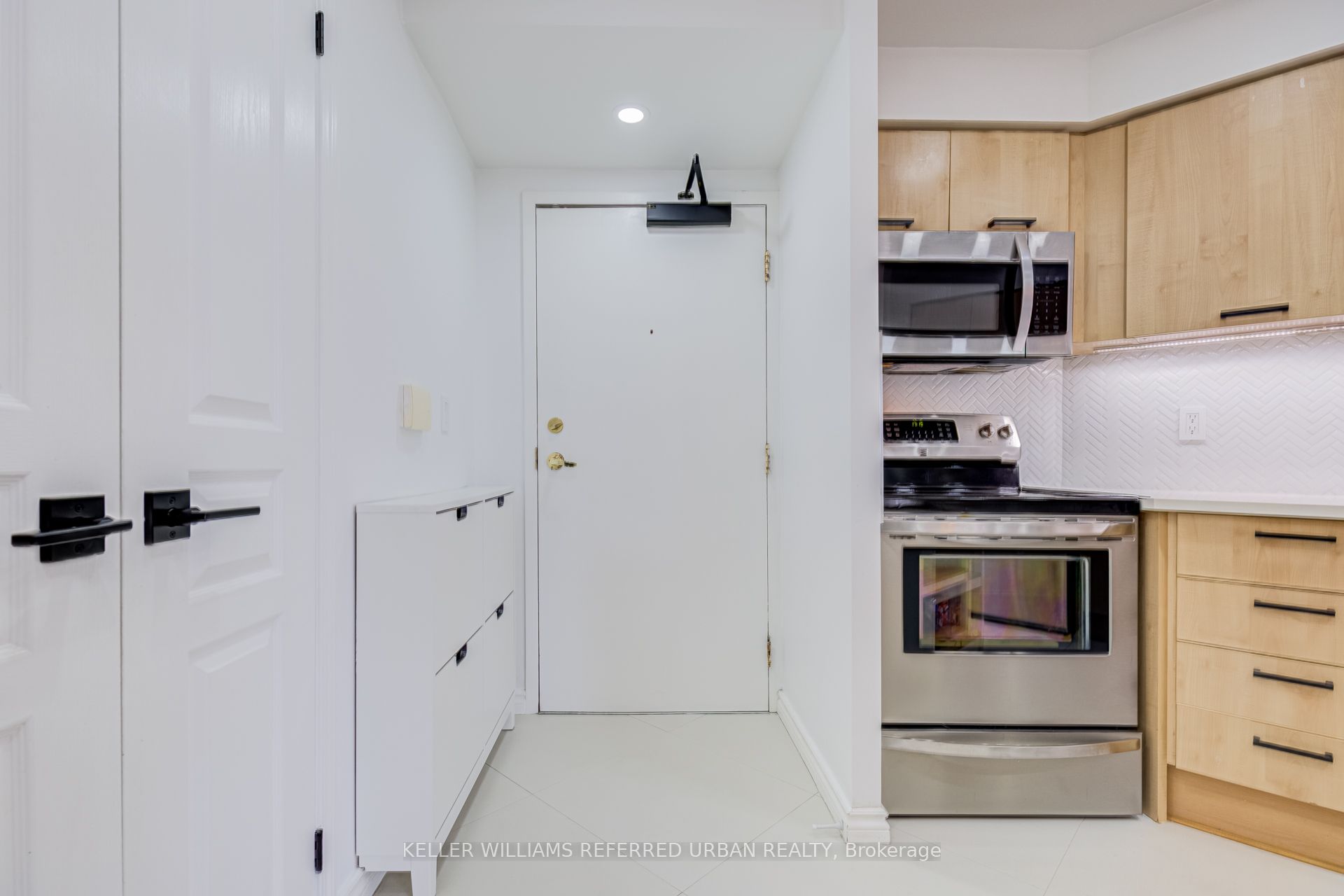 55 Harrison Garden Boulevard 510 Property Photo 5