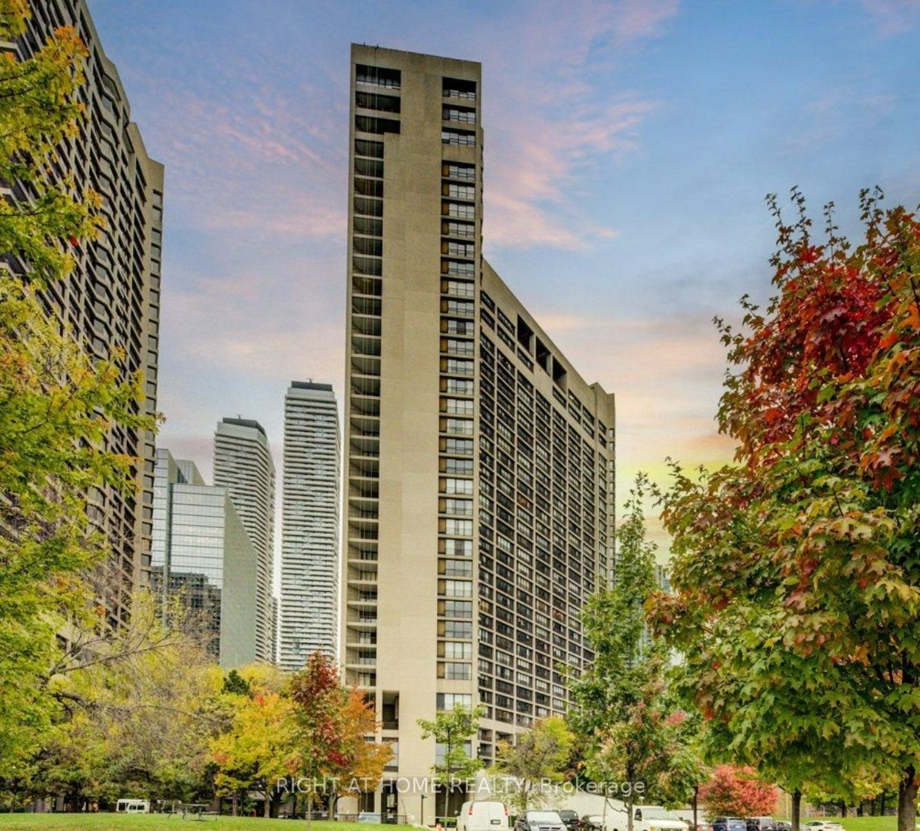 33 Harbour Square 2407 Property Photo 8