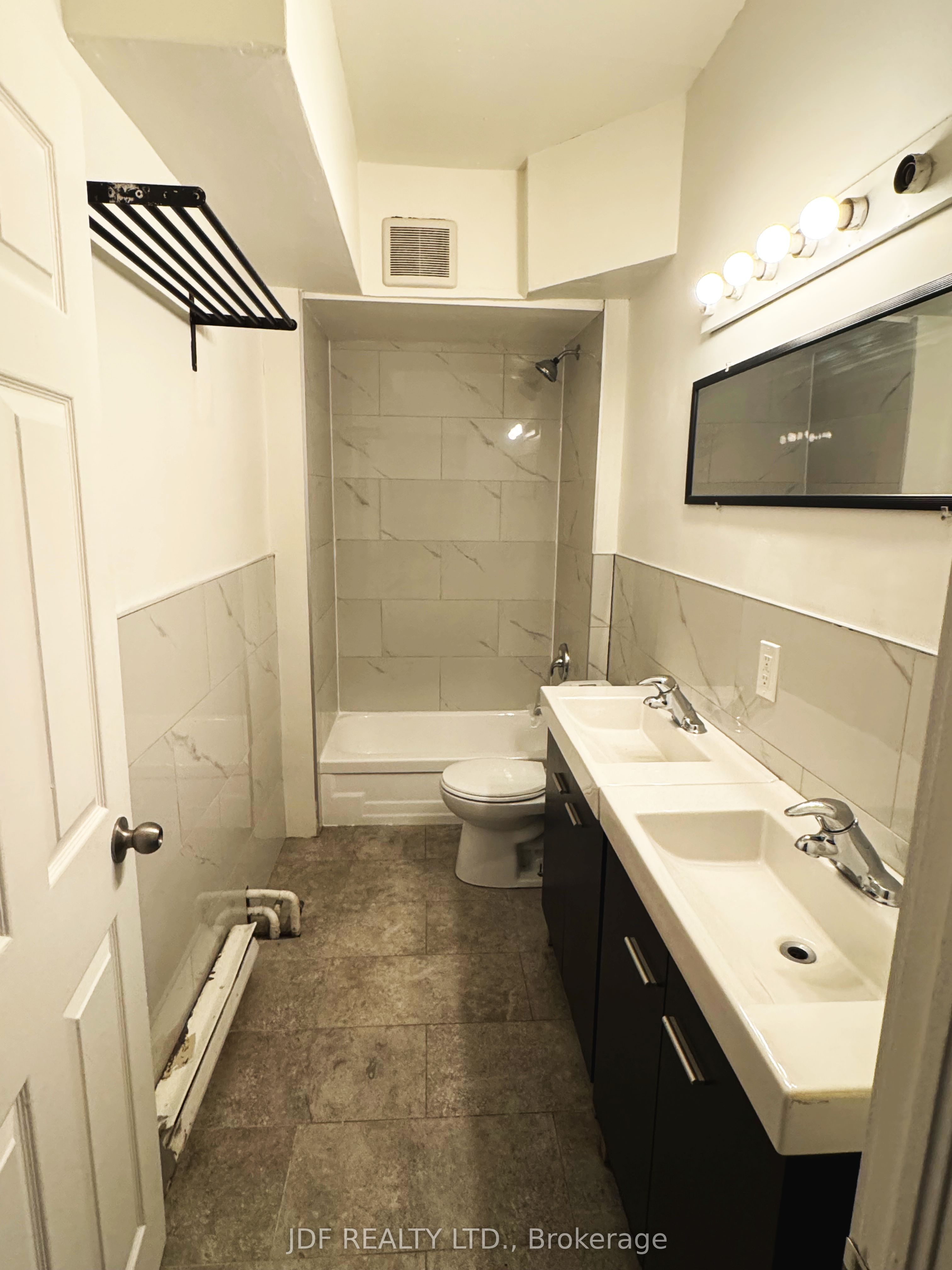 383 Lansdowne Avenue Main Floor Property Photo 15