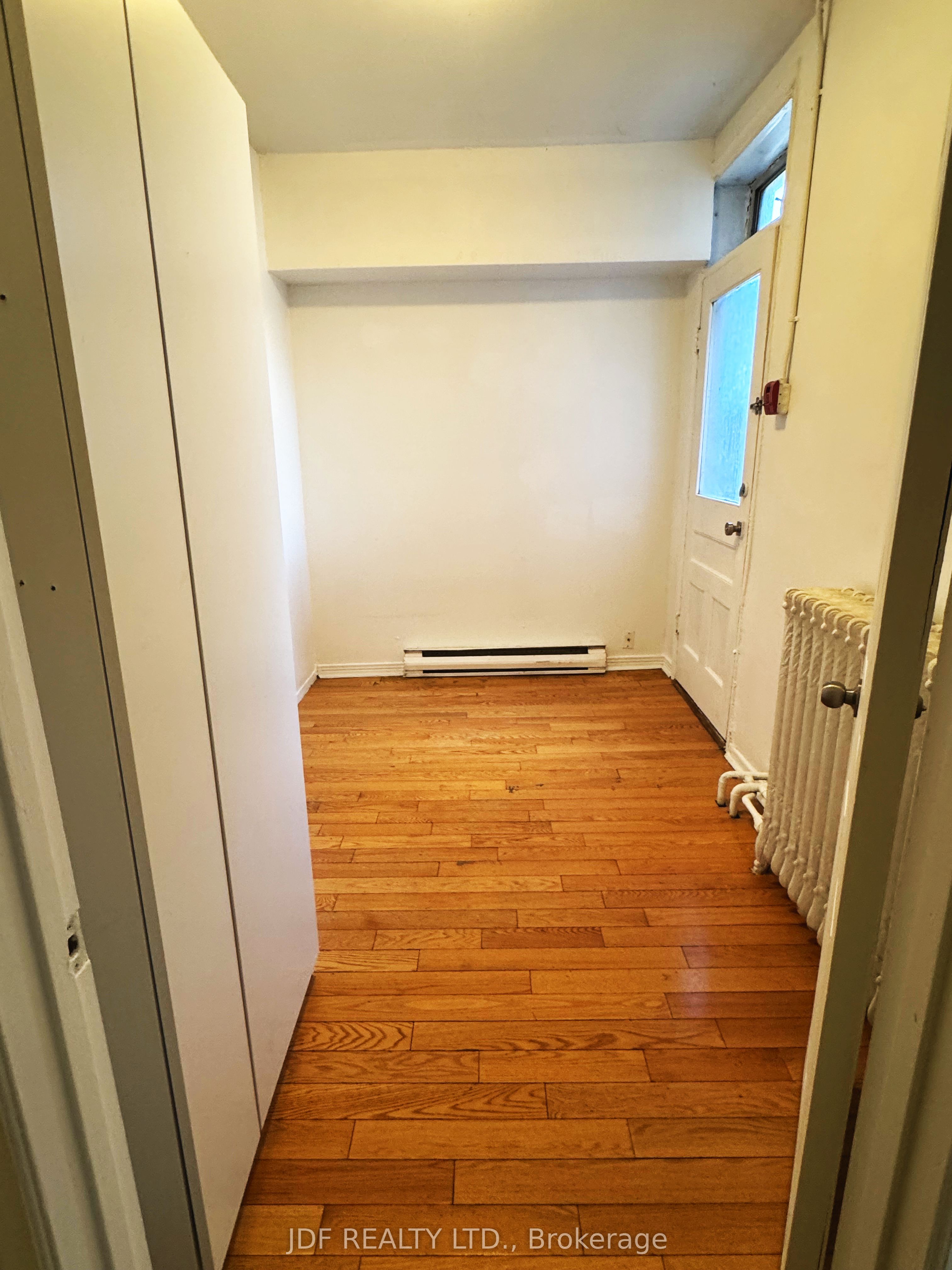 383 Lansdowne Avenue Main Floor Property Photo 19