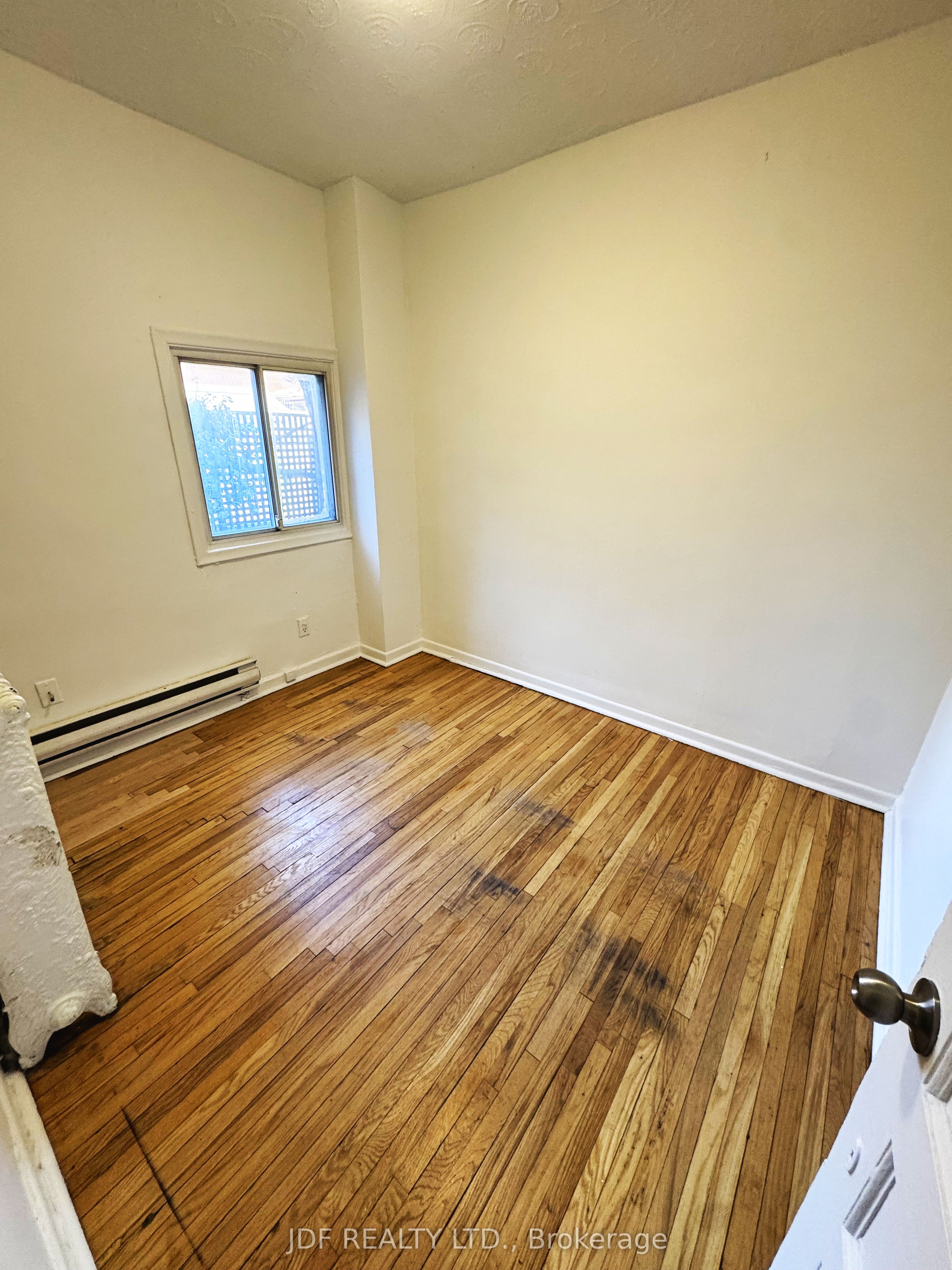 383 Lansdowne Avenue Main Floor Property Photo 21