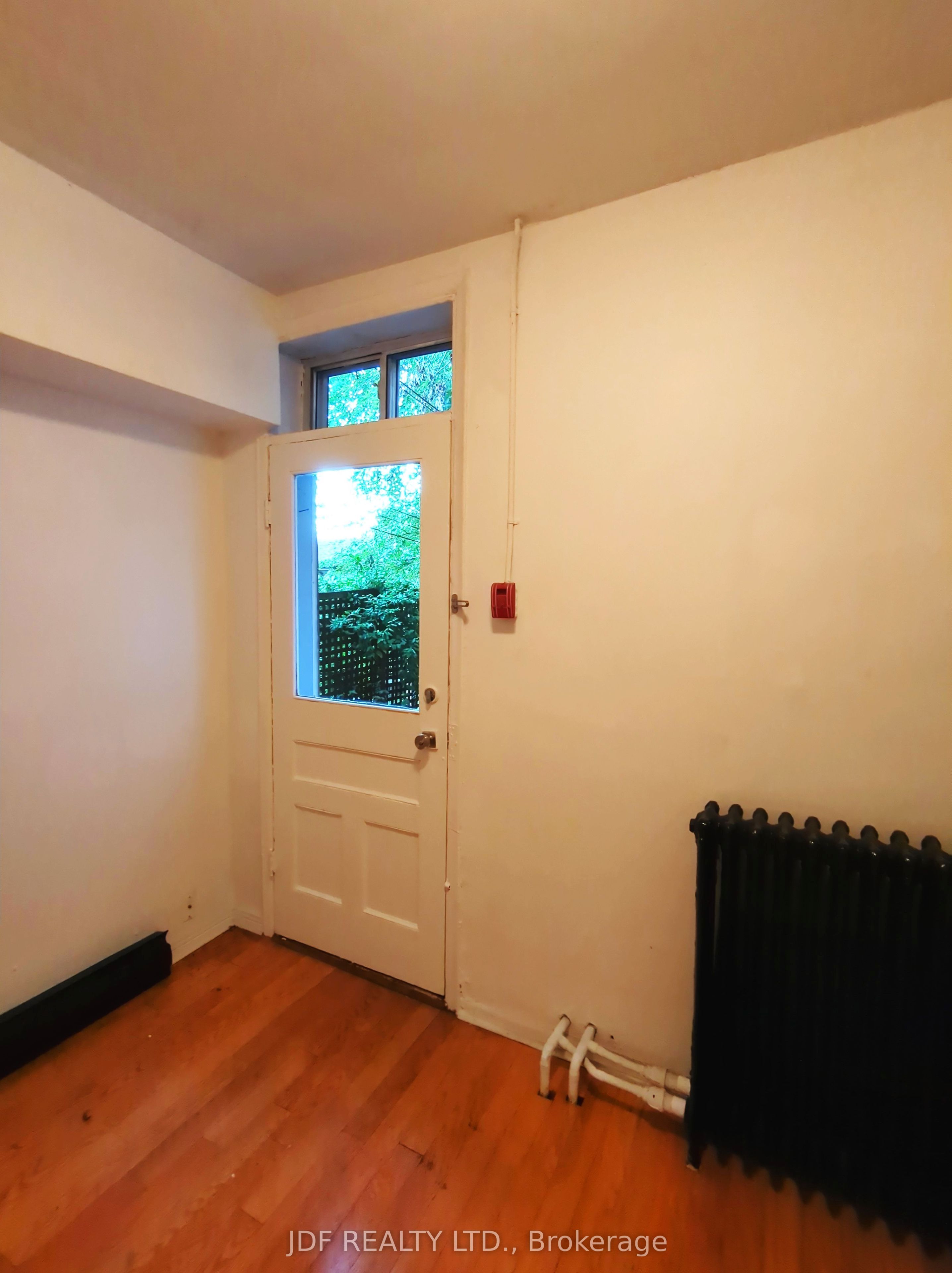 383 Lansdowne Avenue Main Floor Property Photo 23