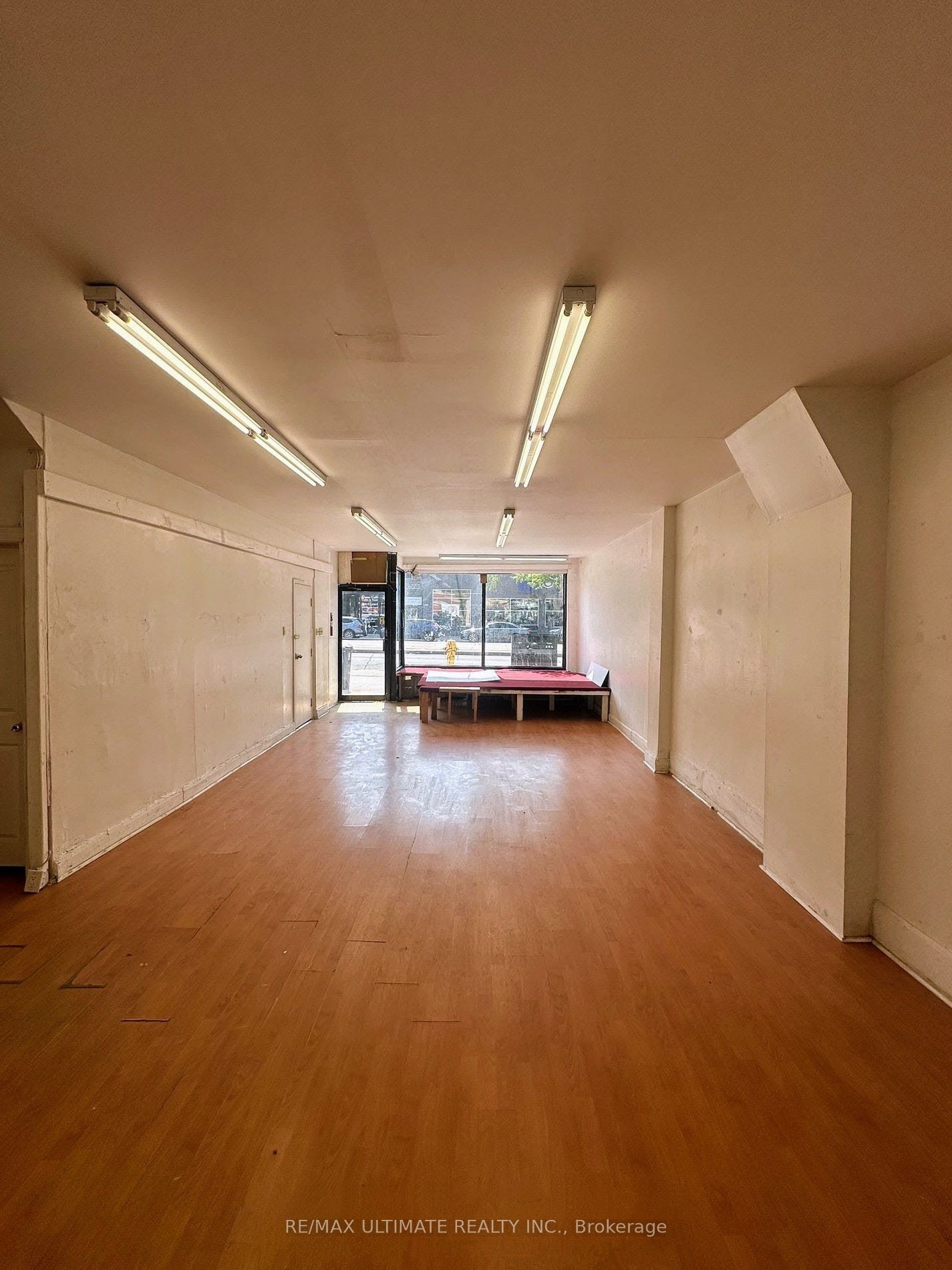 566 St Clair Avenue W Property Photo 2